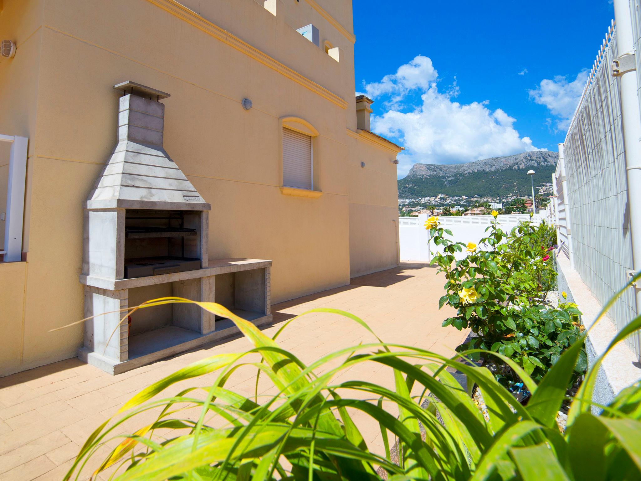 Foto 5 - Casa de 4 quartos em Calp com piscina e jardim