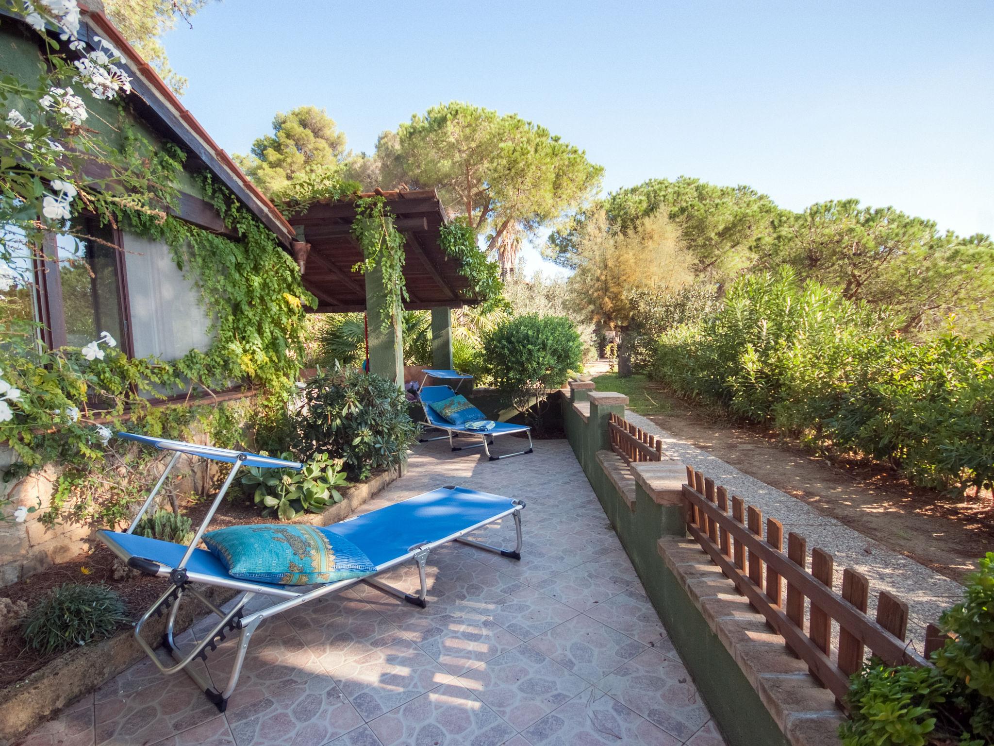 Foto 16 - Casa de 1 quarto em Capoliveri com jardim e vistas do mar