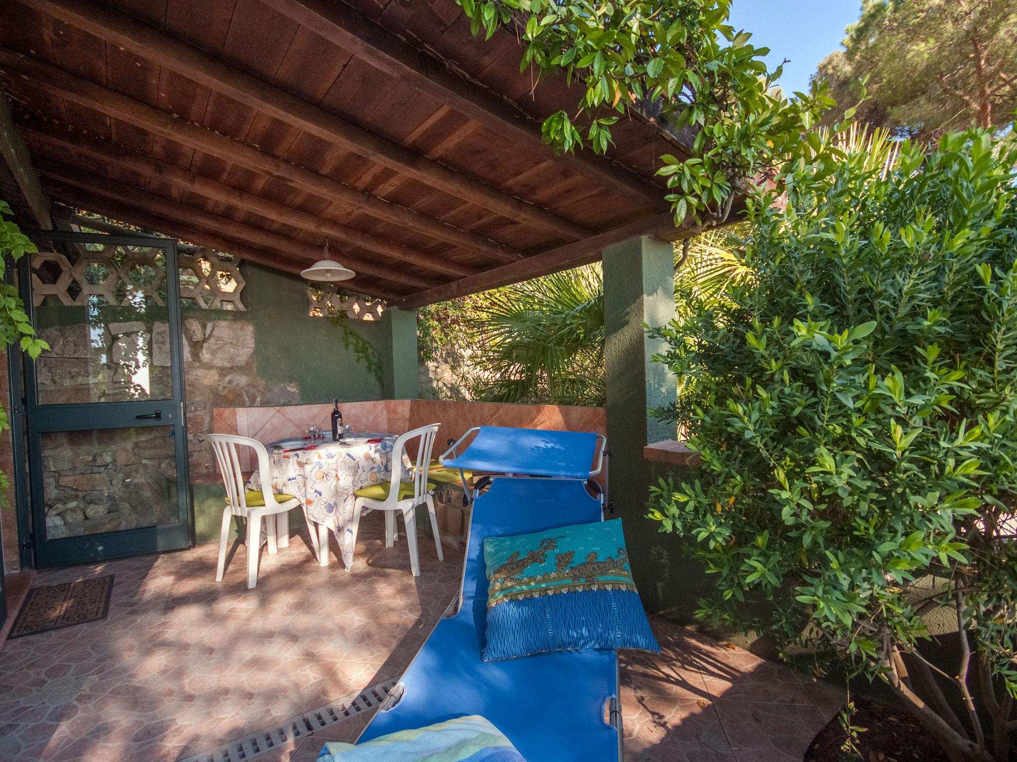 Photo 13 - Maison de 1 chambre à Capoliveri avec jardin et terrasse