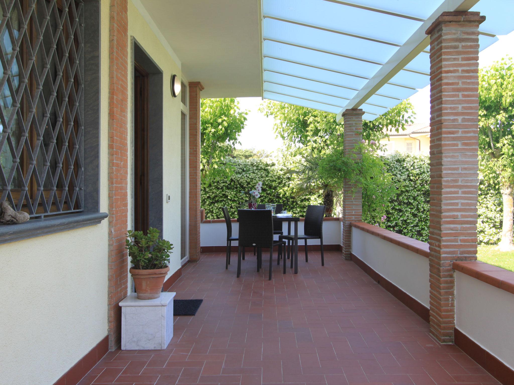 Photo 4 - Maison de 2 chambres à Forte dei Marmi avec jardin et vues à la mer