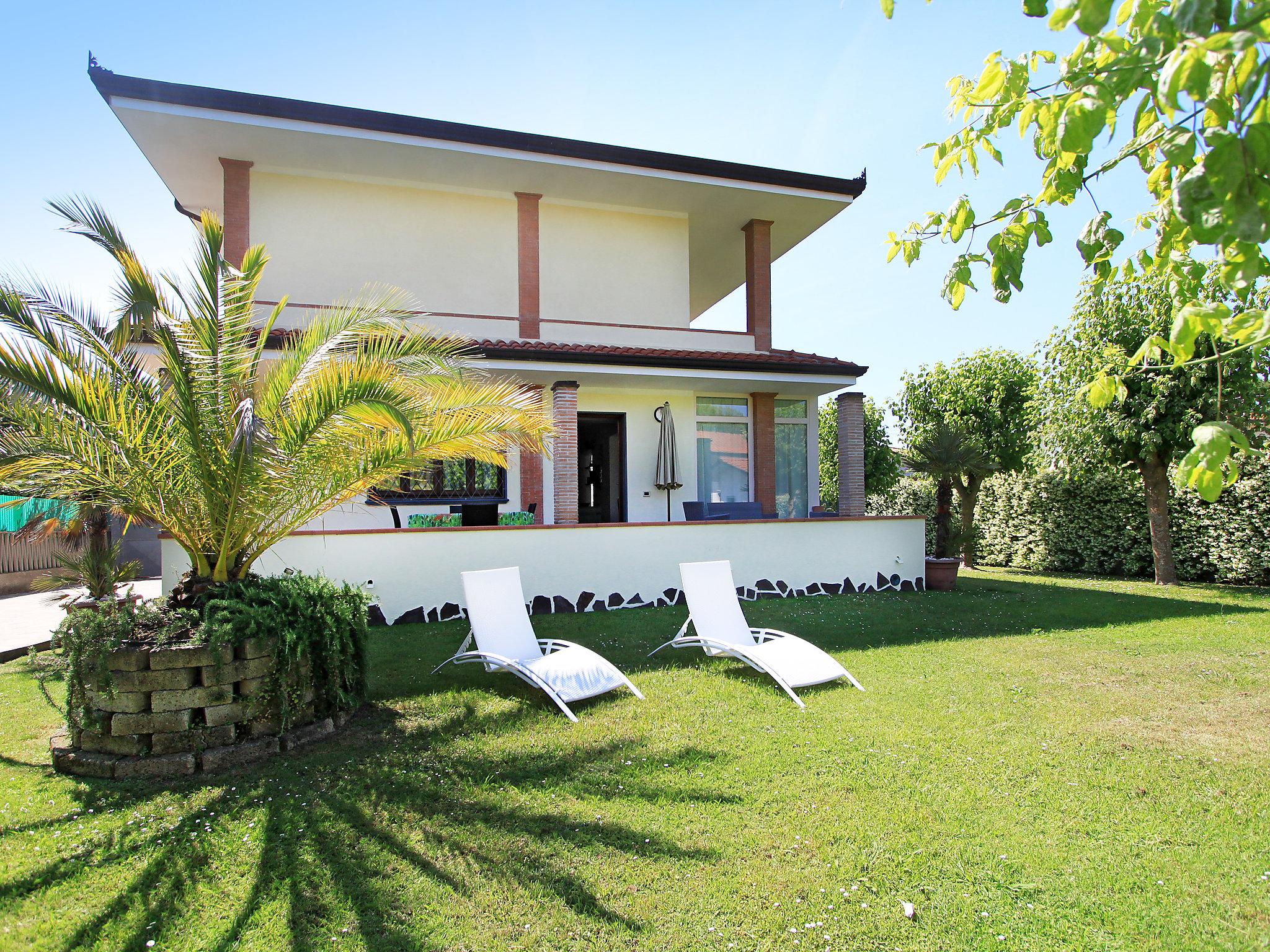 Foto 1 - Casa con 2 camere da letto a Forte dei Marmi con giardino e vista mare