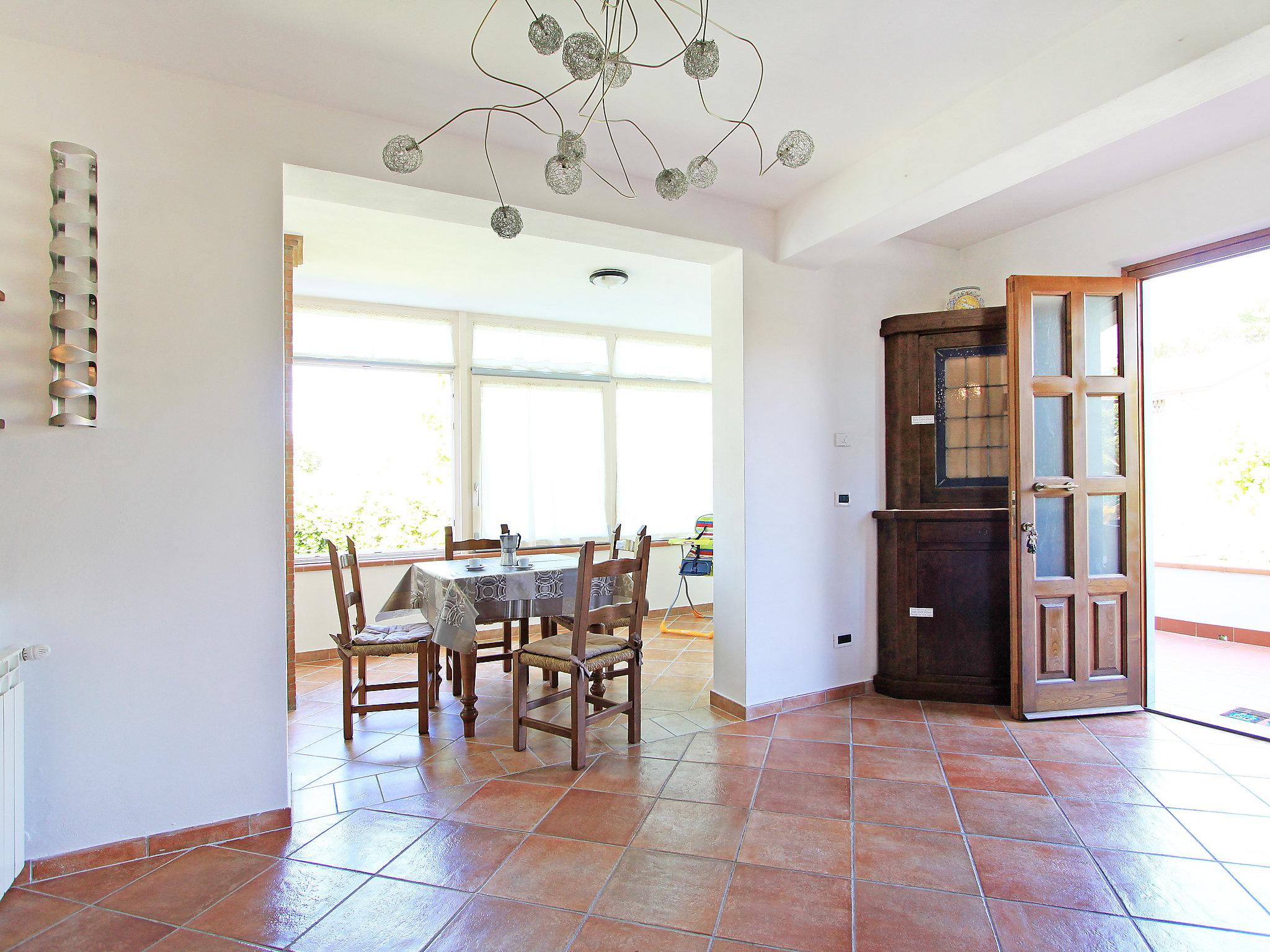 Photo 9 - 2 bedroom House in Forte dei Marmi with garden and terrace