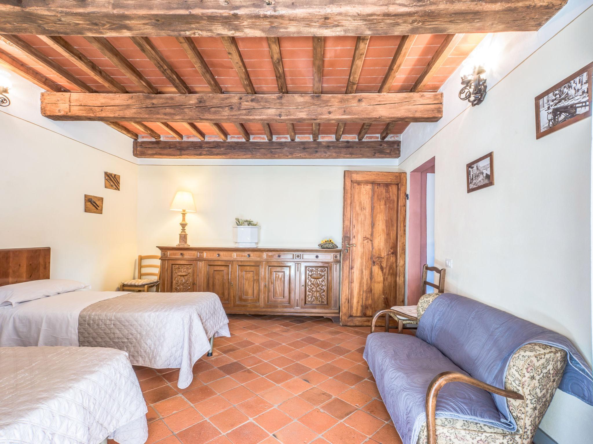 Foto 16 - Haus mit 7 Schlafzimmern in Barberino di Mugello mit privater pool und garten