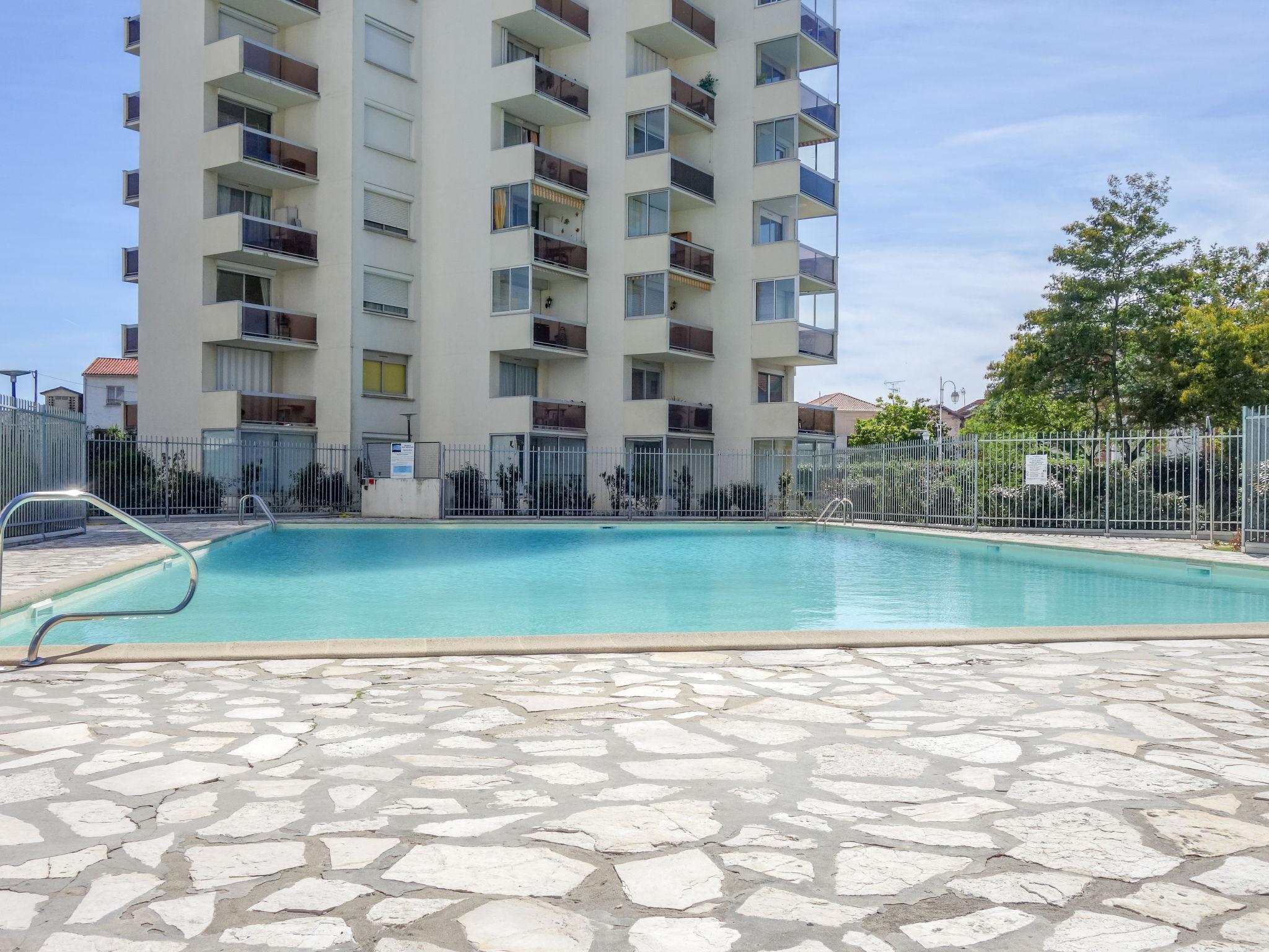 Foto 14 - Apartment mit 1 Schlafzimmer in Arcachon mit schwimmbad und blick aufs meer