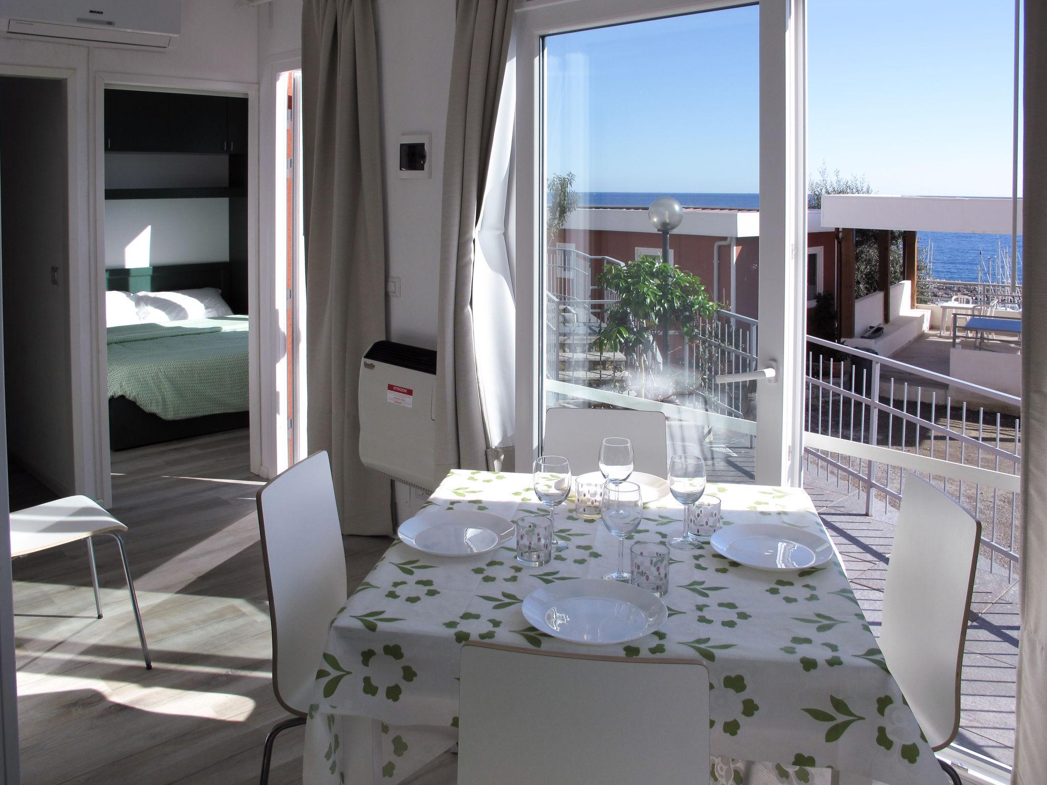 Photo 4 - Maison de 2 chambres à San Lorenzo al Mare avec terrasse et vues à la mer