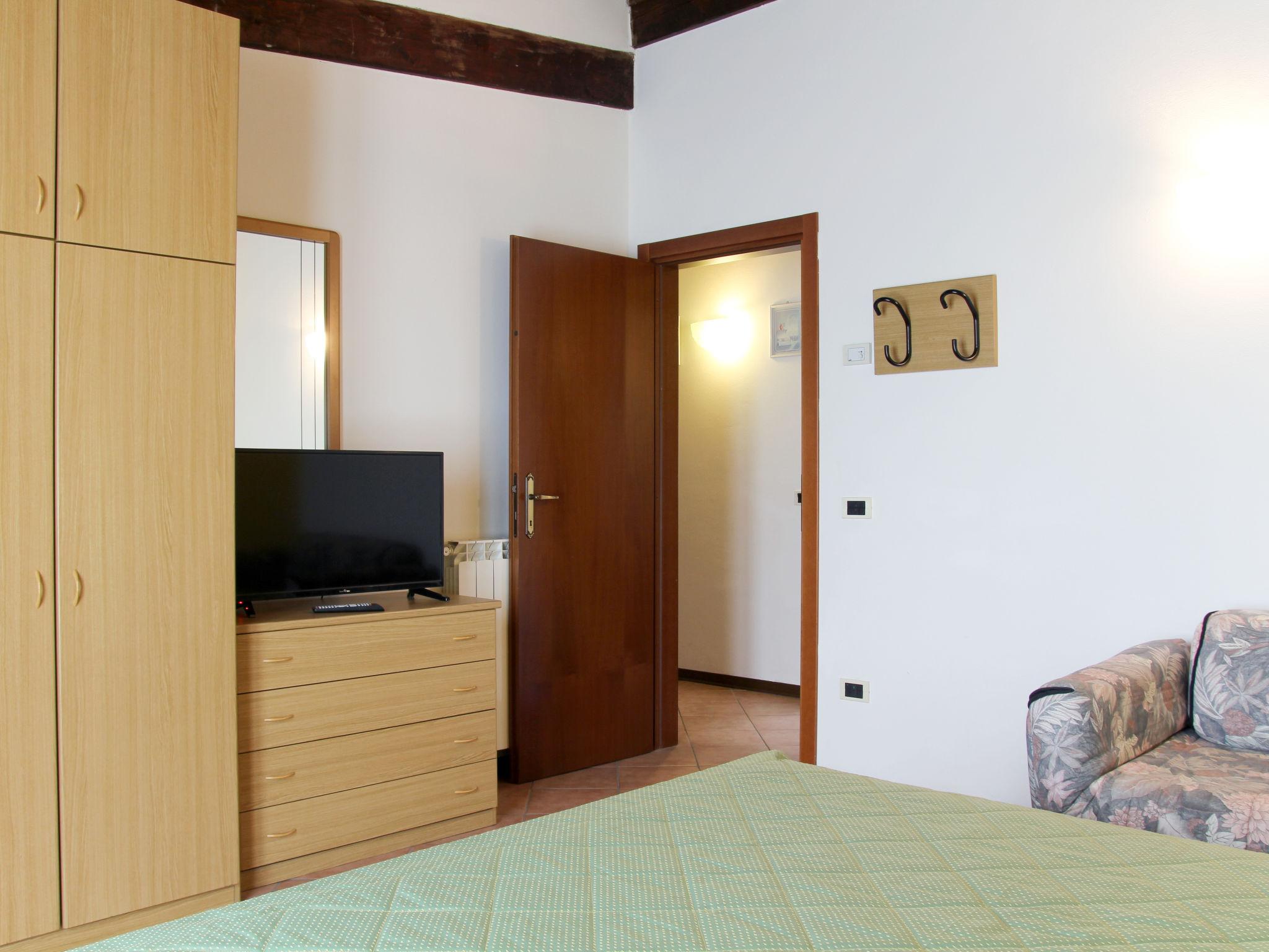 Foto 12 - Appartamento con 3 camere da letto a Tremosine sul Garda con piscina e vista sulle montagne