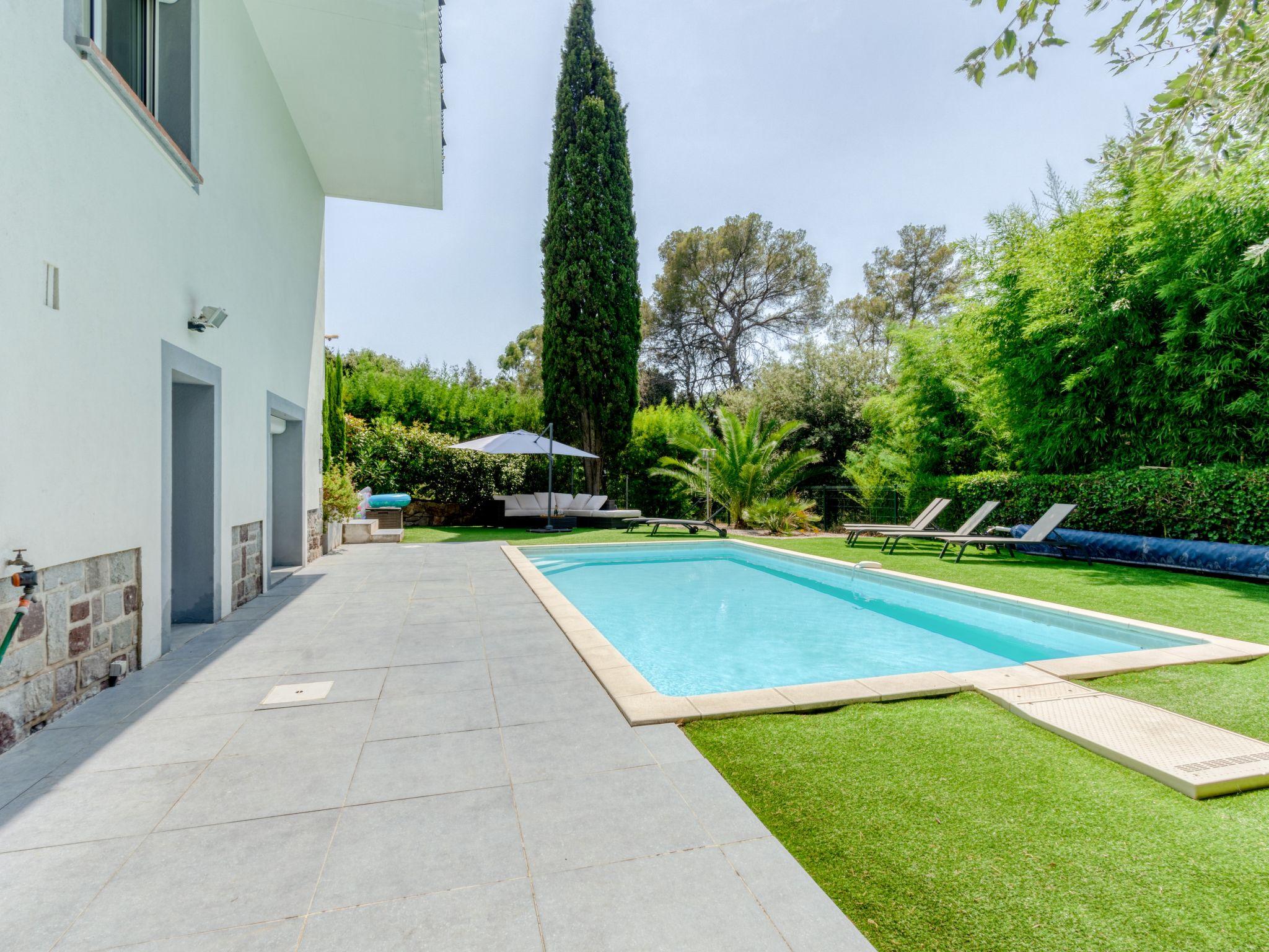 Photo 21 - Maison de 4 chambres à Saint-Raphaël avec piscine privée et vues à la mer