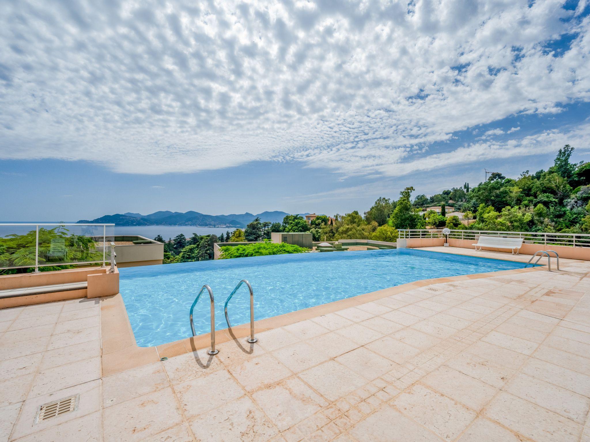 Foto 1 - Apartamento de 2 quartos em Cannes com piscina e vistas do mar