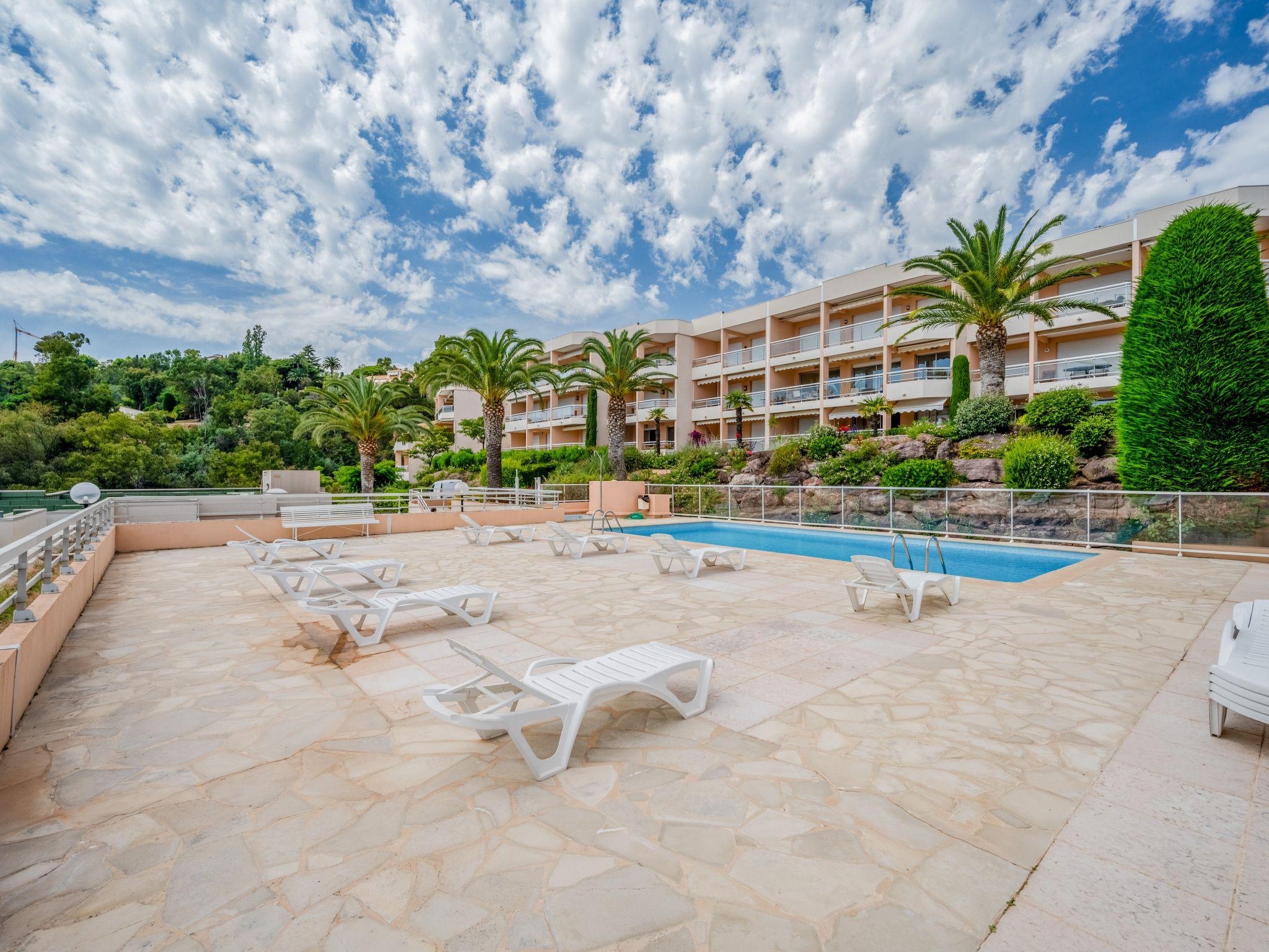 Foto 18 - Apartamento de 2 habitaciones en Cannes con piscina y vistas al mar