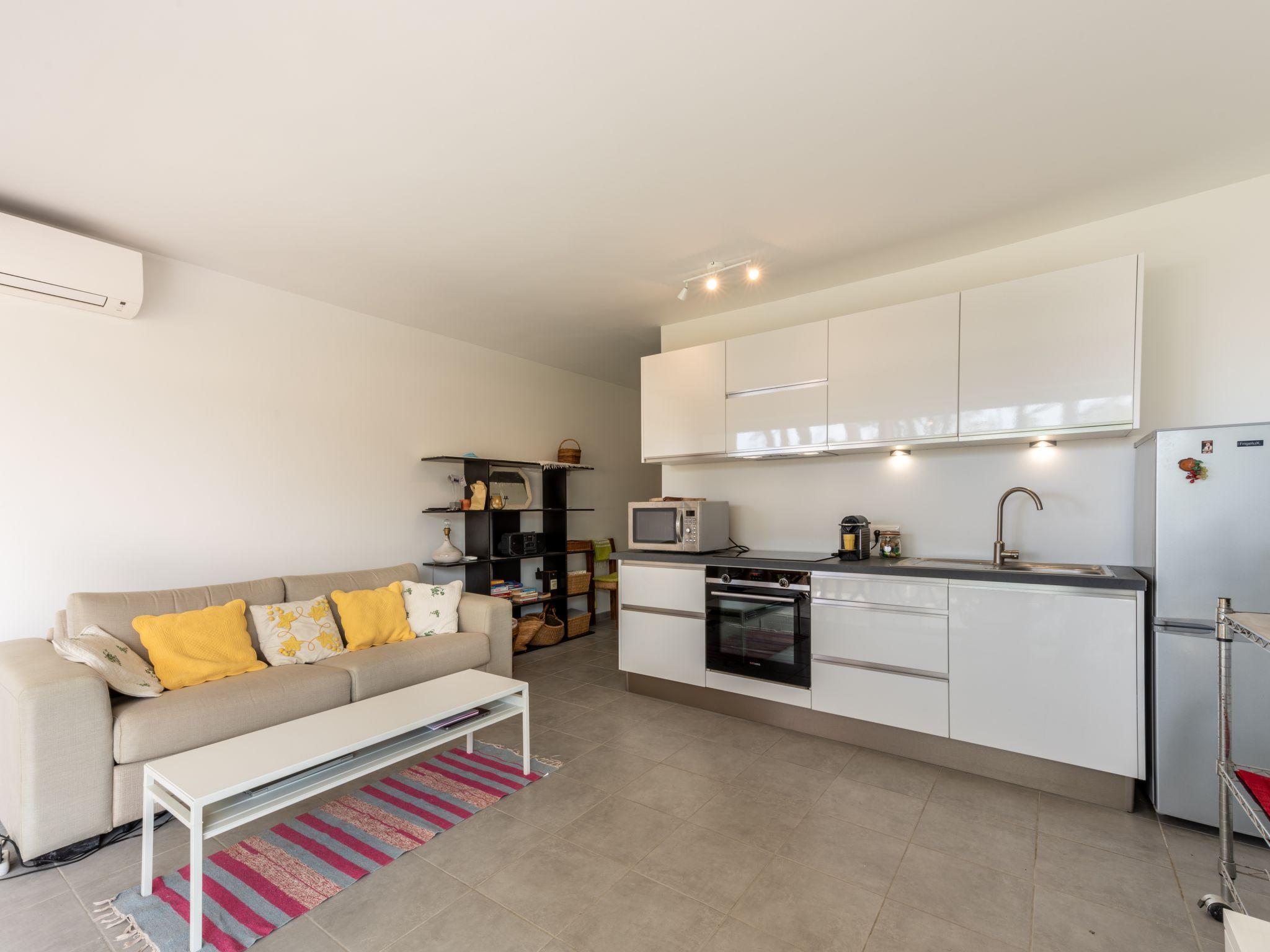 Foto 4 - Apartment mit 1 Schlafzimmer in Cavalaire-sur-Mer mit blick aufs meer