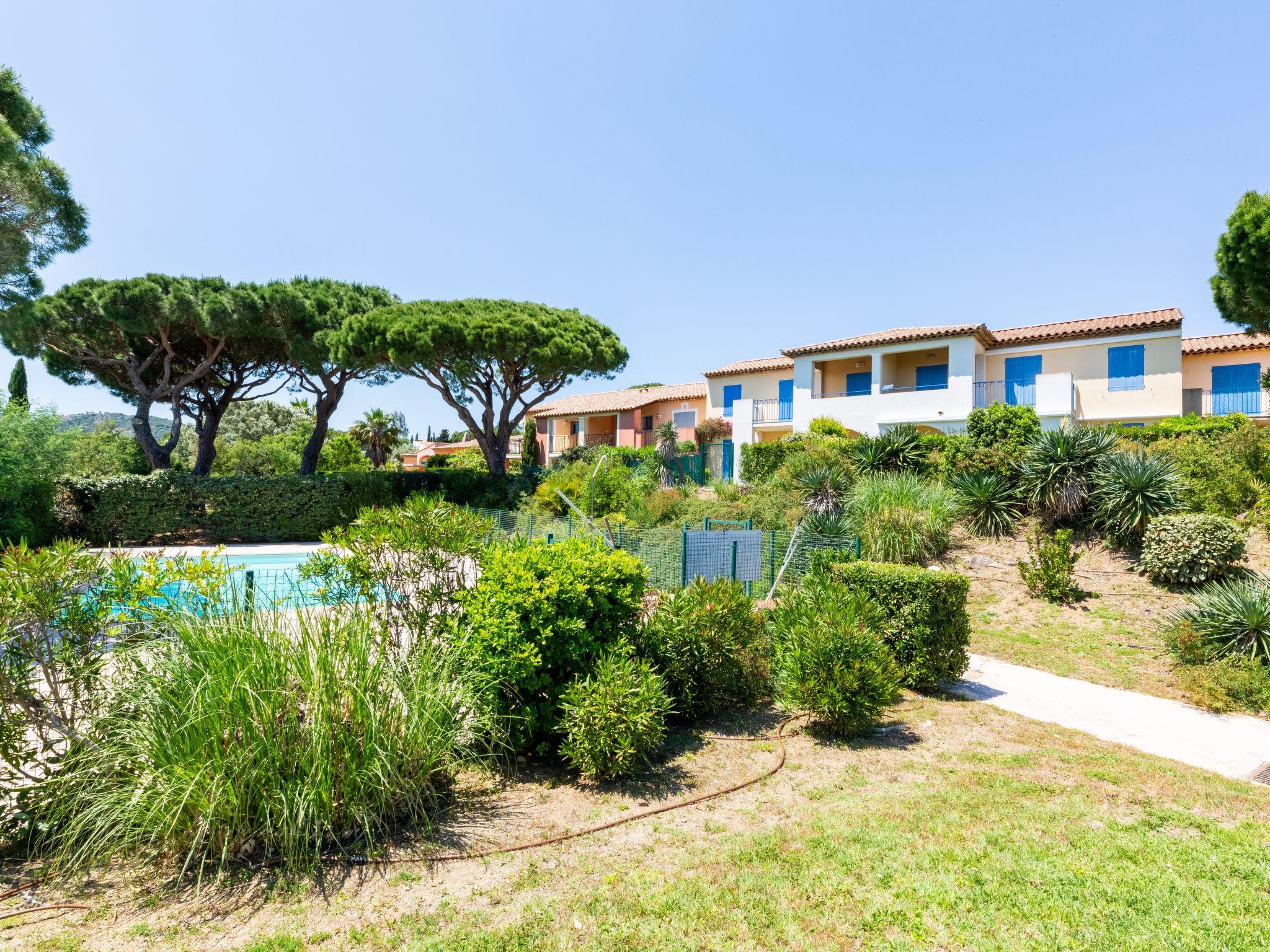 Foto 15 - Haus mit 2 Schlafzimmern in Roquebrune-sur-Argens mit schwimmbad und garten