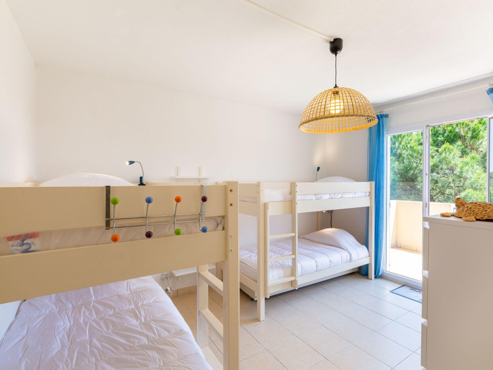 Photo 7 - Maison de 2 chambres à Roquebrune-sur-Argens avec piscine et vues à la mer