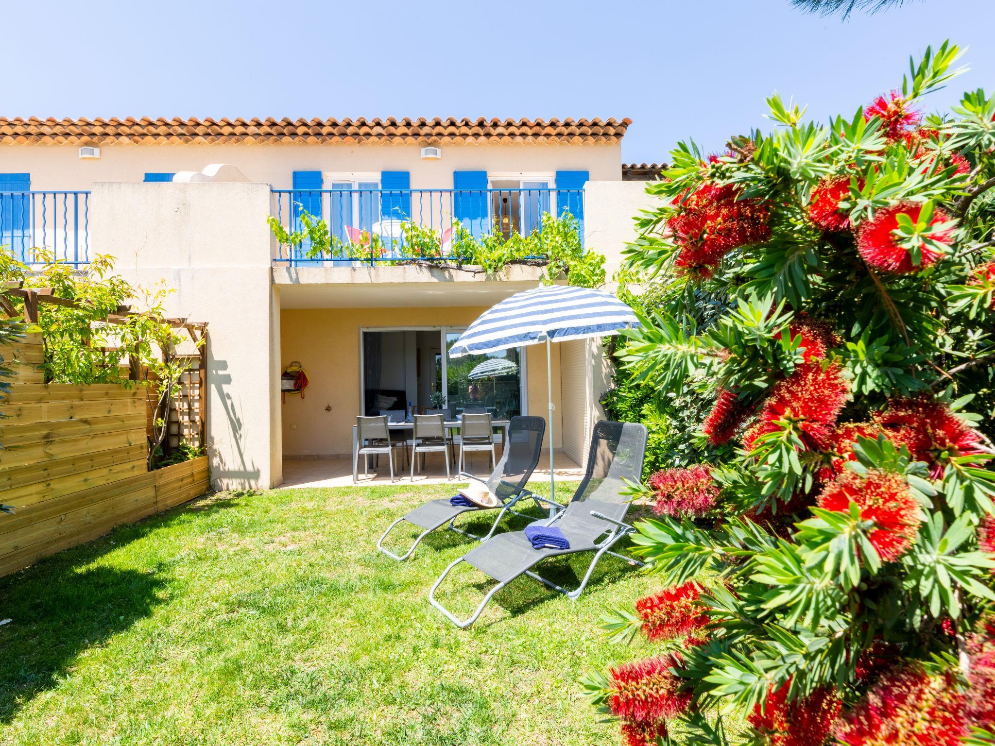 Foto 1 - Casa de 2 habitaciones en Roquebrune-sur-Argens con piscina y vistas al mar