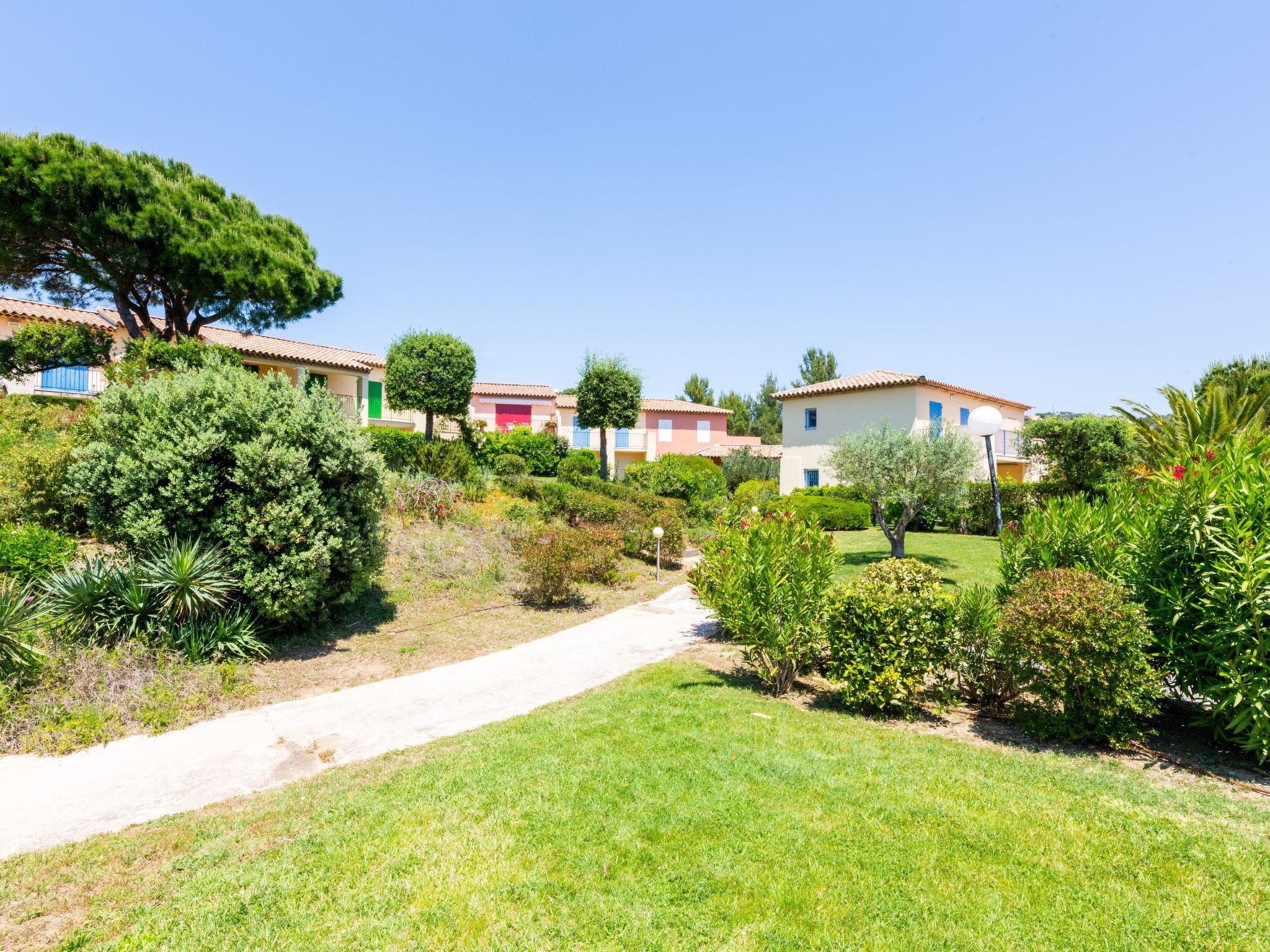 Foto 16 - Casa de 2 habitaciones en Roquebrune-sur-Argens con piscina y vistas al mar