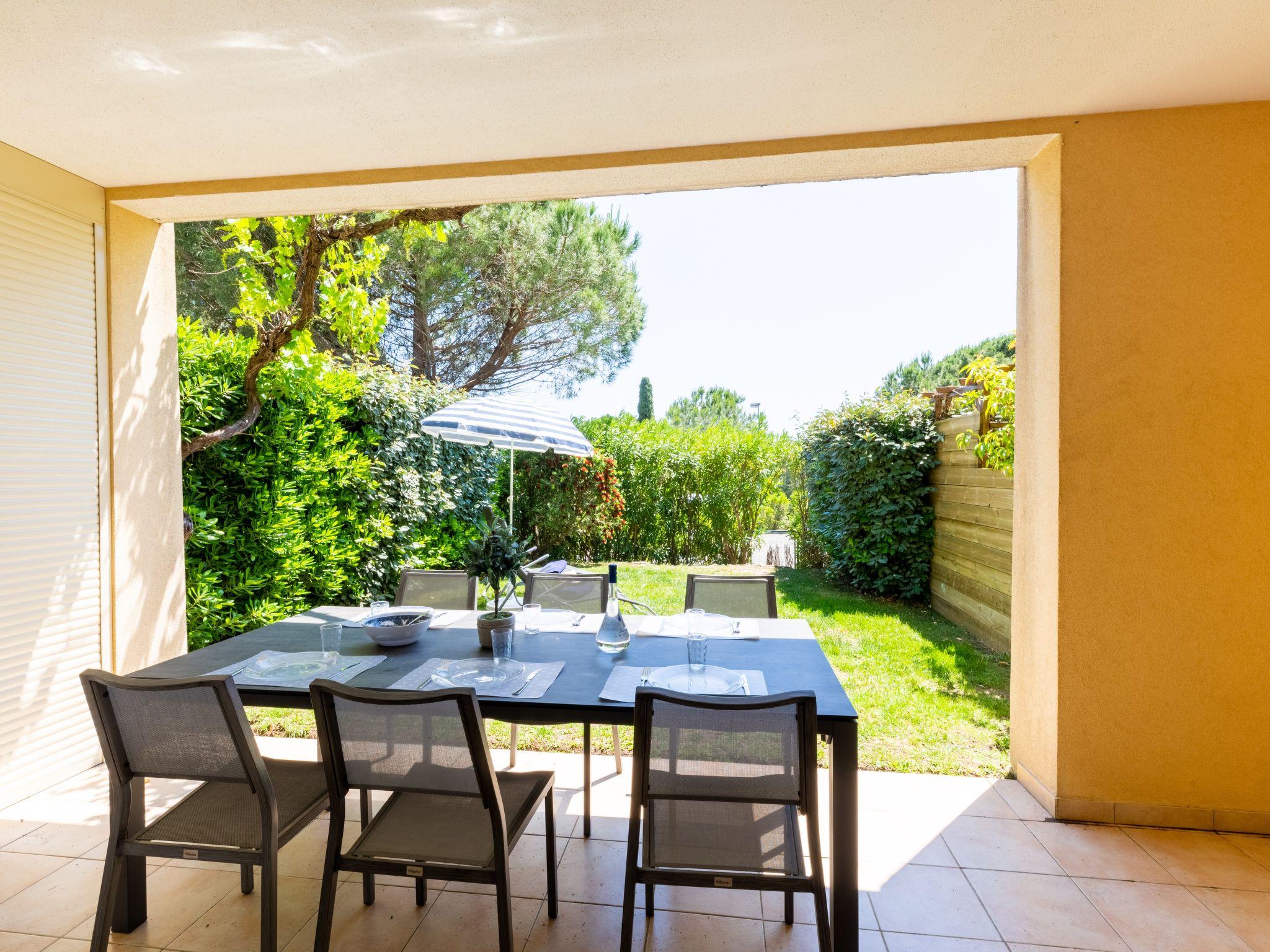 Foto 10 - Casa de 2 habitaciones en Roquebrune-sur-Argens con piscina y vistas al mar