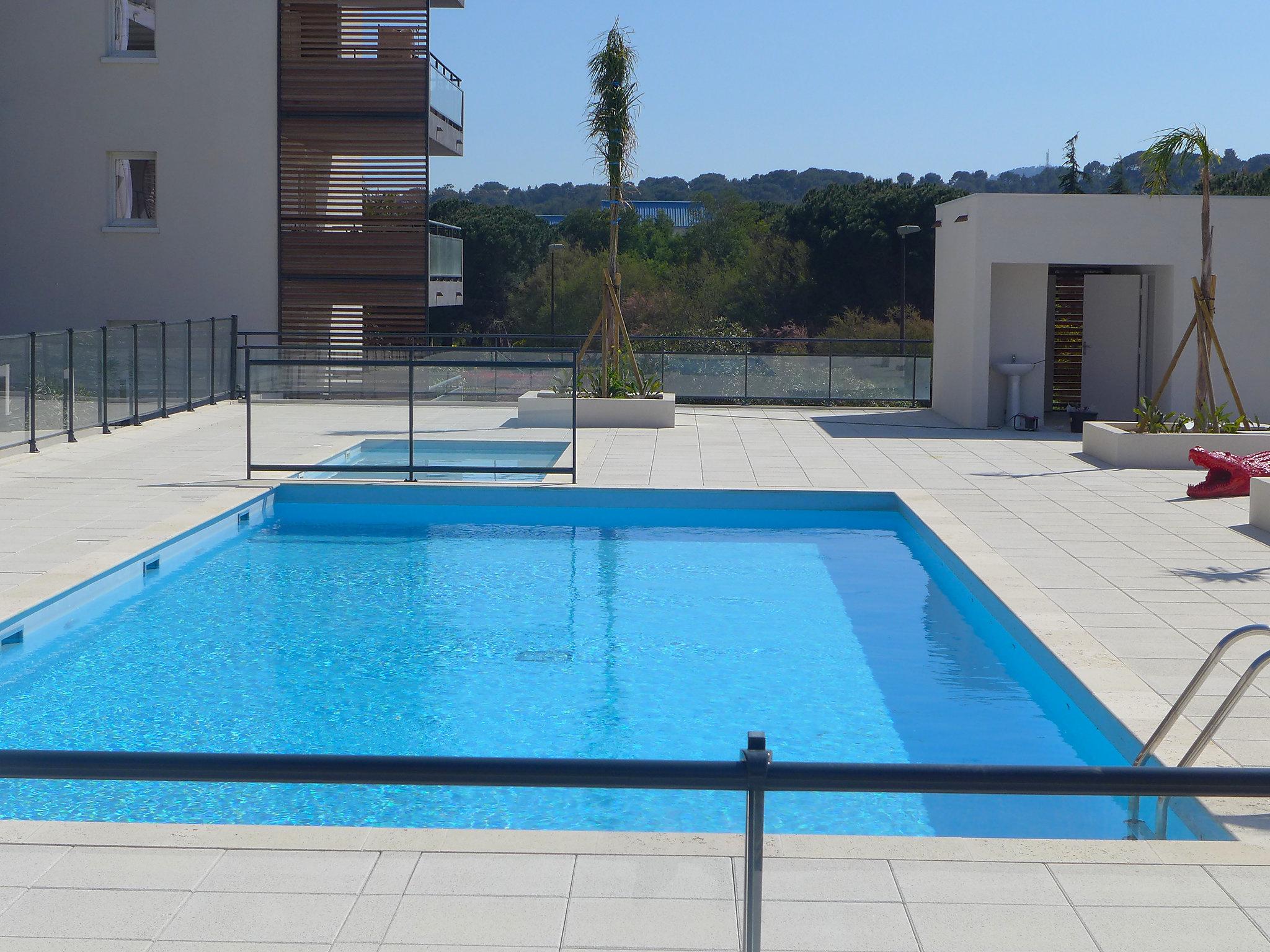 Foto 19 - Apartamento de 1 quarto em Le Lavandou com piscina e jardim