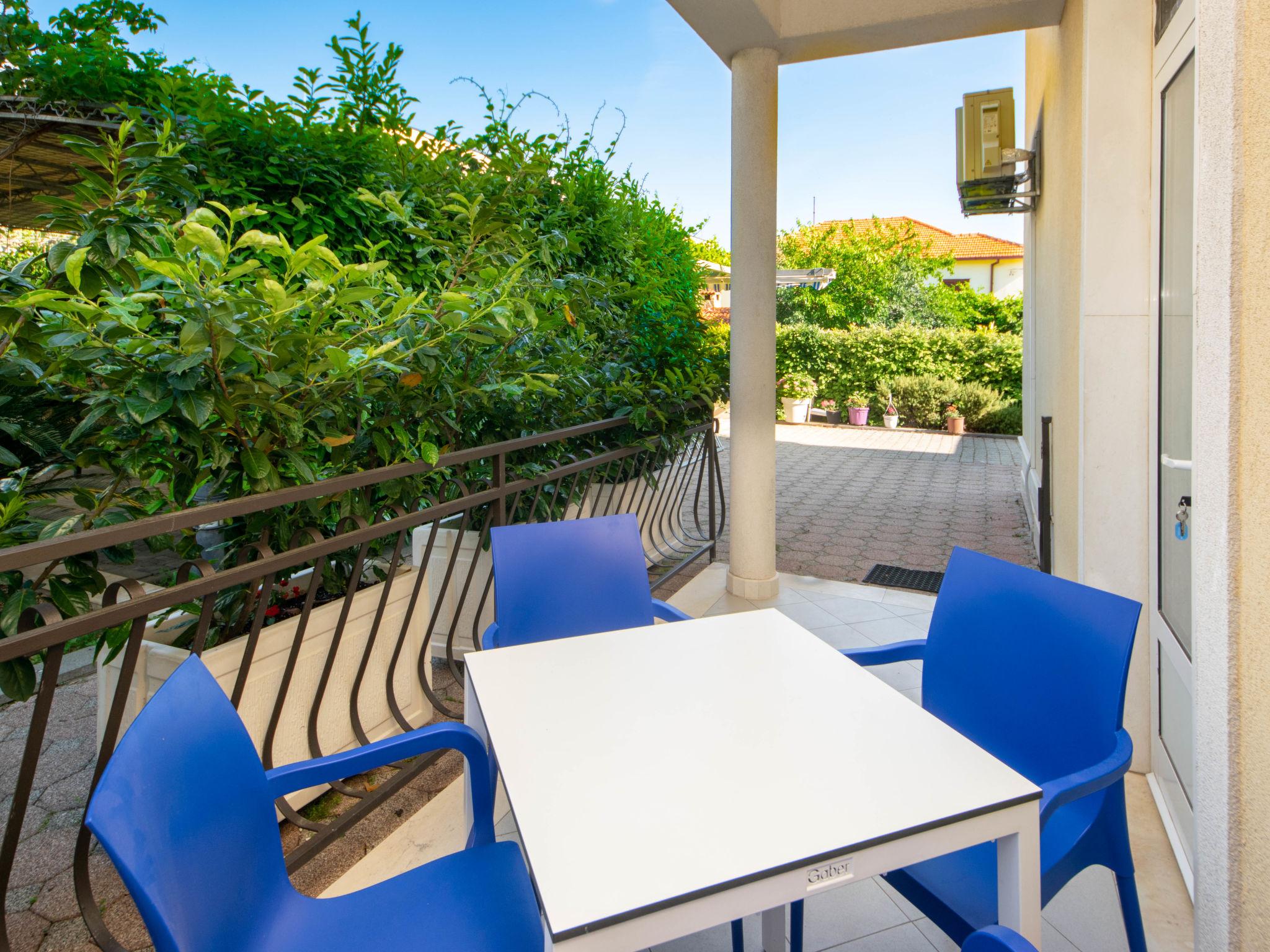 Photo 11 - 2 bedroom Apartment in Trogir with swimming pool and terrace