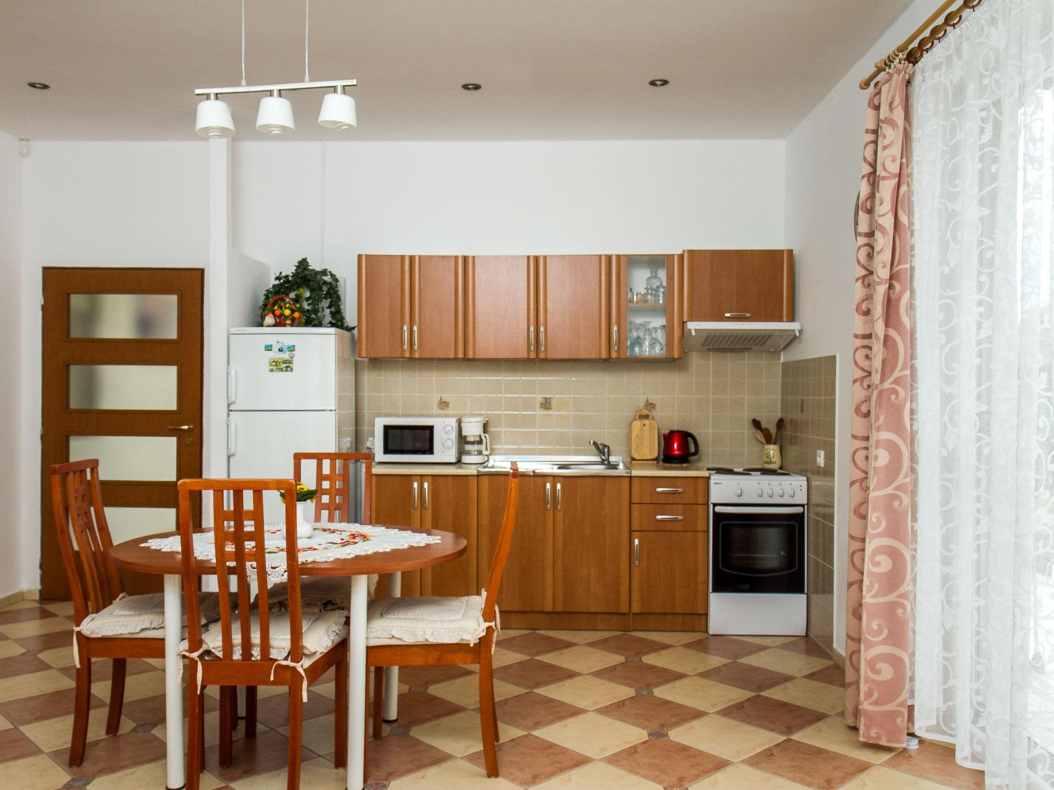 Foto 4 - Apartamento de 2 habitaciones en Balatonboglár con jardín y vistas a la montaña