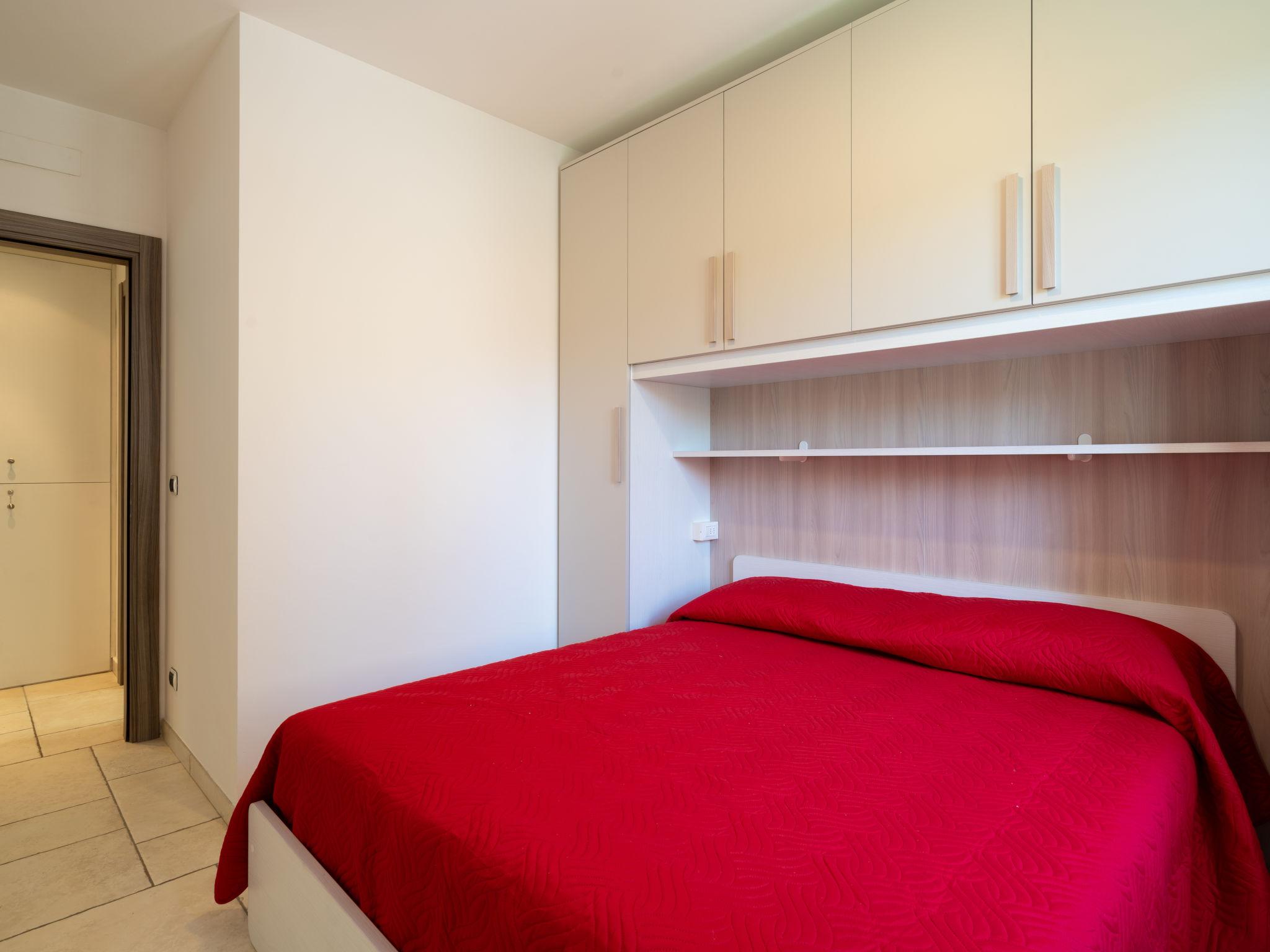 Foto 10 - Apartment mit 3 Schlafzimmern in Pontedassio mit schwimmbad und garten