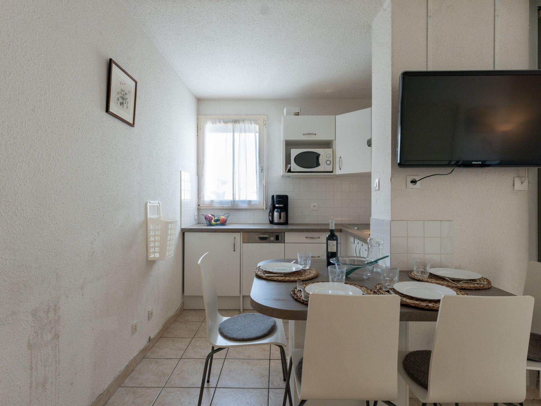 Photo 8 - 1 bedroom Apartment in Narbonne with terrace and sea view