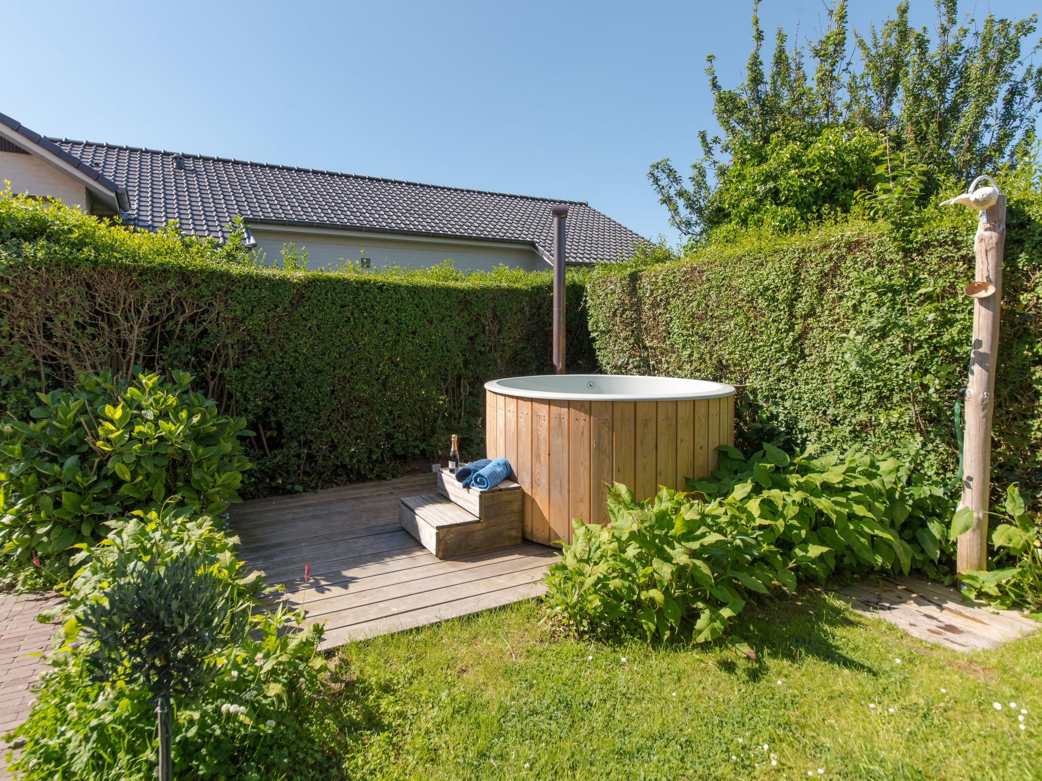 Photo 3 - Maison de 2 chambres à Bredene avec jardin et bain à remous