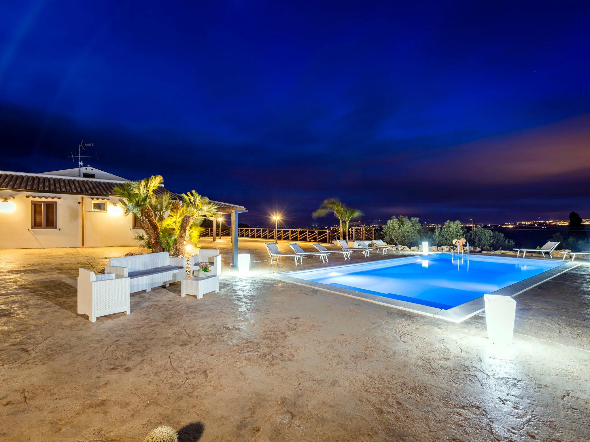 Photo 19 - Maison de 4 chambres à Castellammare del Golfo avec piscine privée et jardin