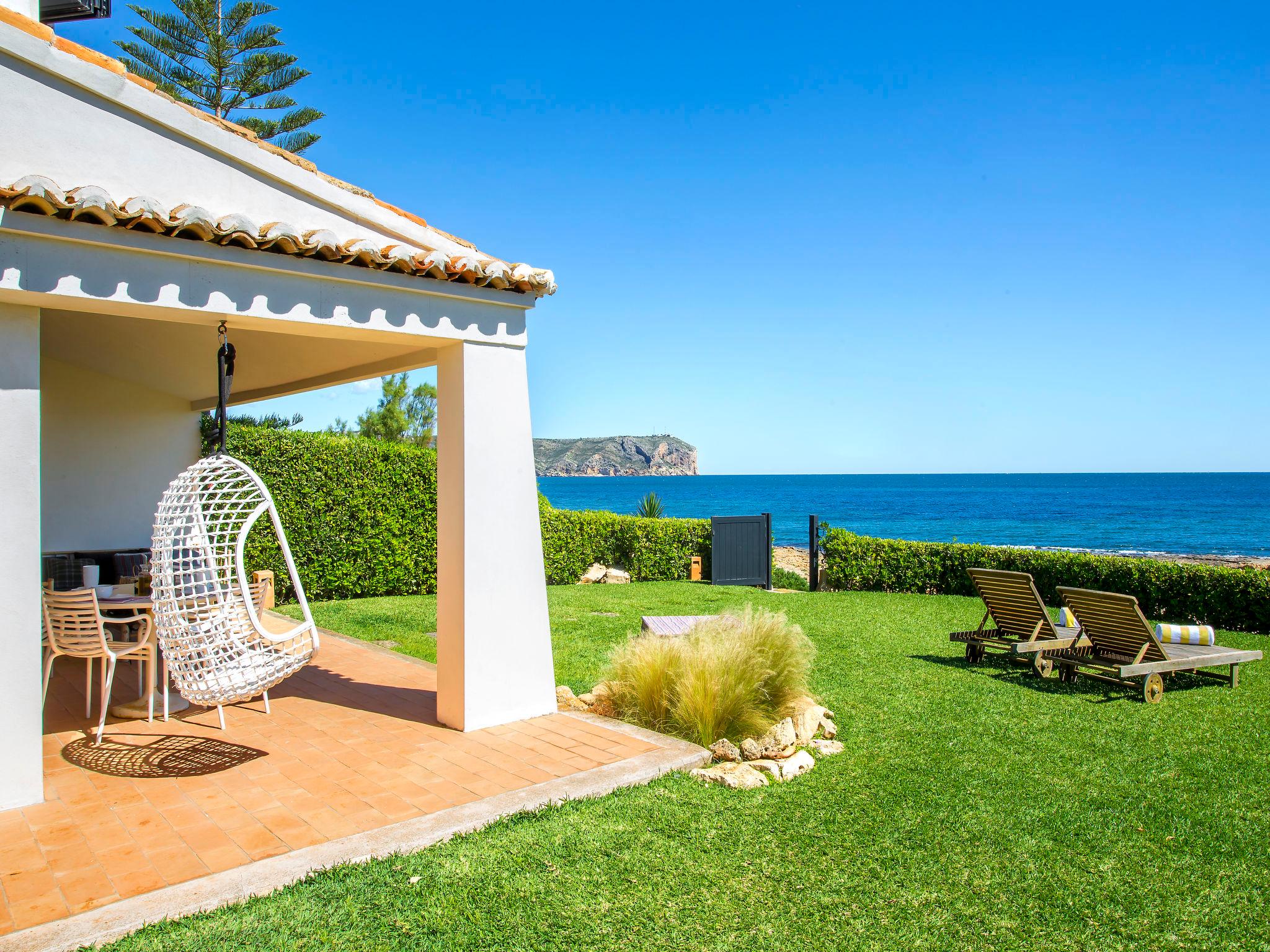 Photo 1 - Maison de 4 chambres à Jávea avec jardin et vues à la mer