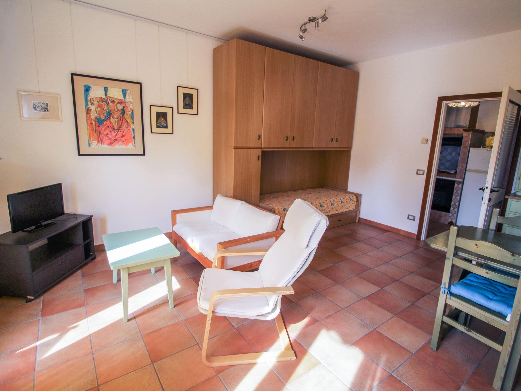 Photo 5 - 1 bedroom Apartment in Luino with swimming pool and mountain view