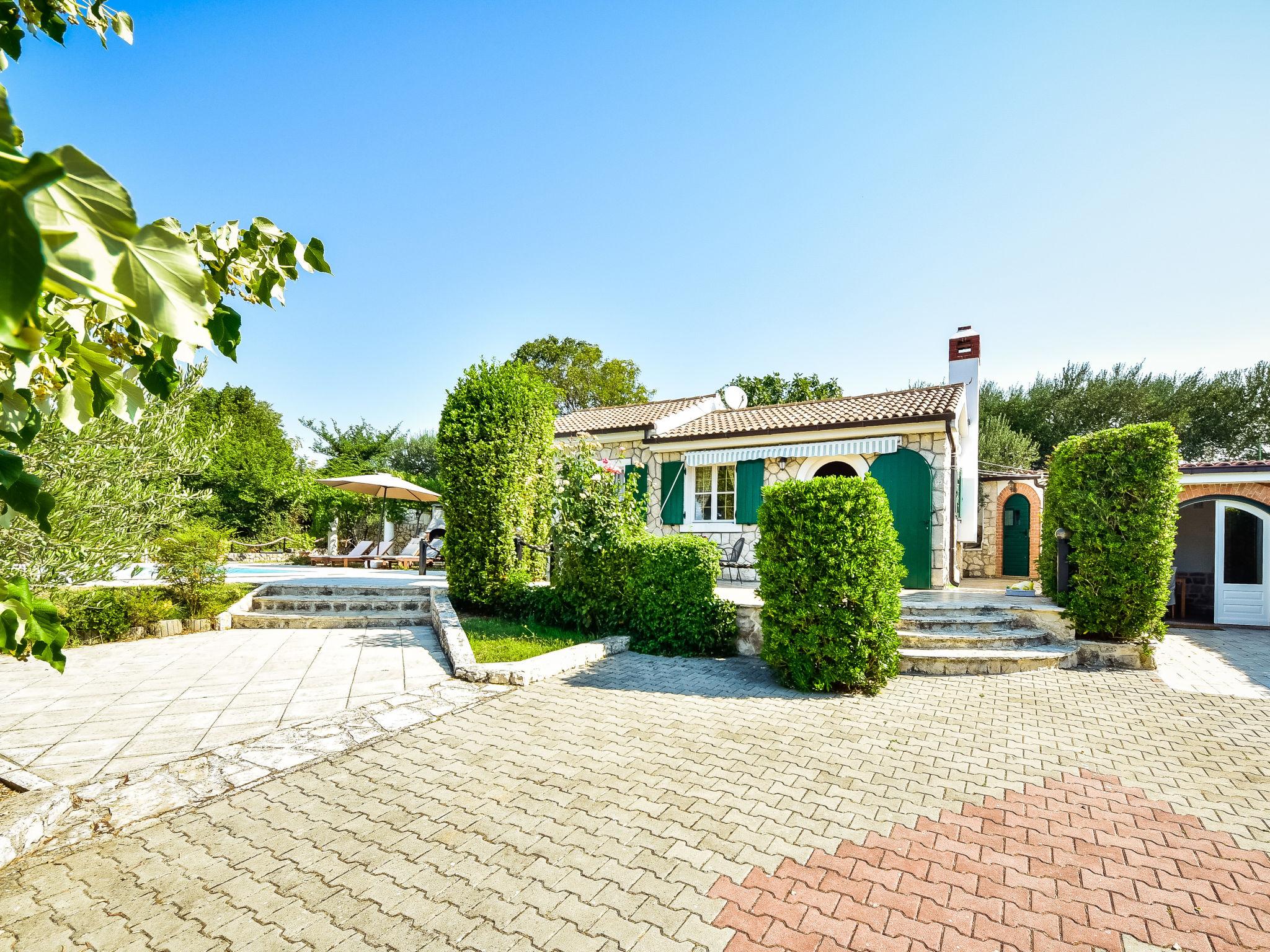 Foto 32 - Casa de 2 habitaciones en Zadar con piscina privada y jardín