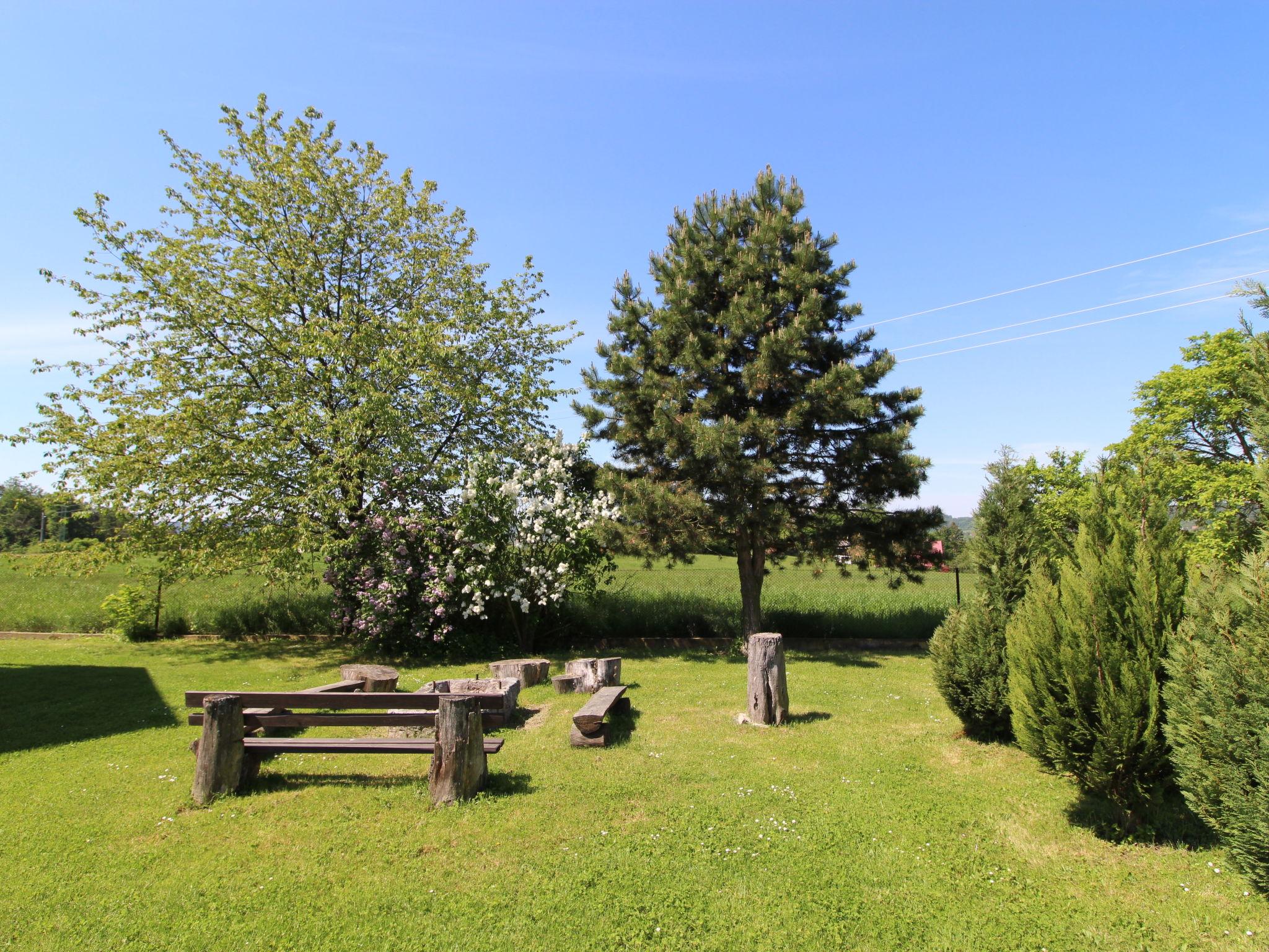 Photo 17 - Appartement de 2 chambres à Rabyně avec jardin et vues sur la montagne