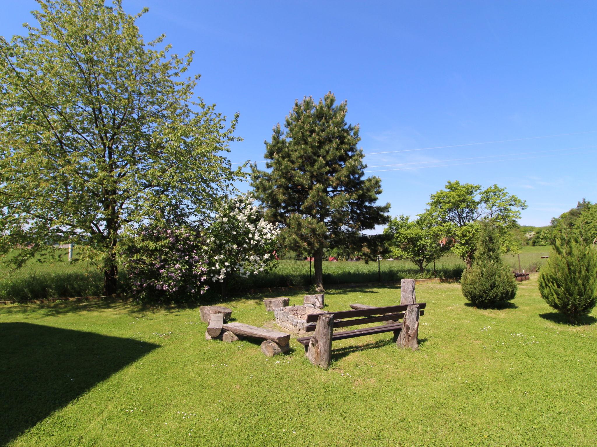 Foto 5 - Appartamento con 2 camere da letto a Rabyně con giardino