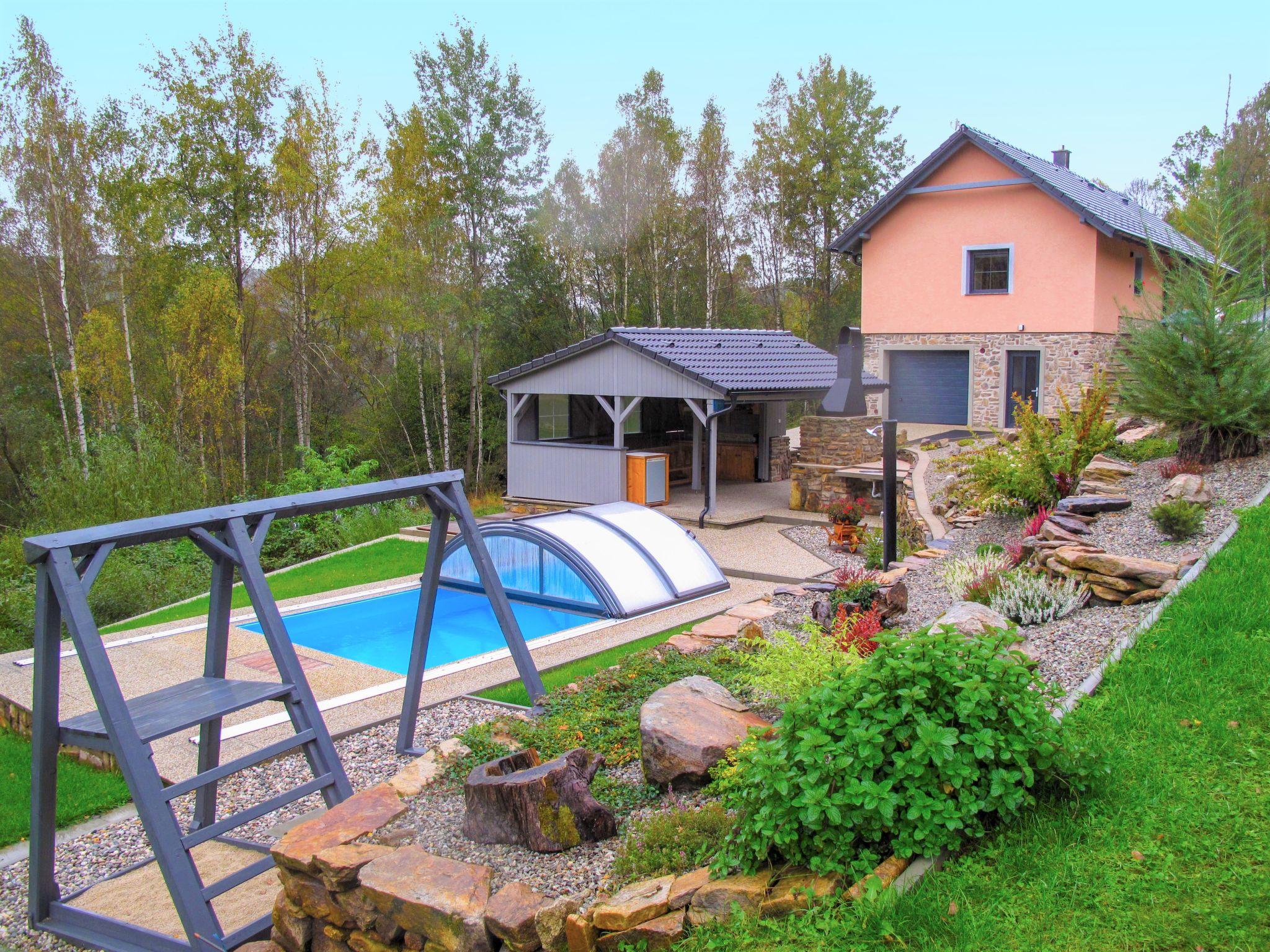 Photo 1 - Maison de 5 chambres à Nebahovy avec piscine privée et jardin