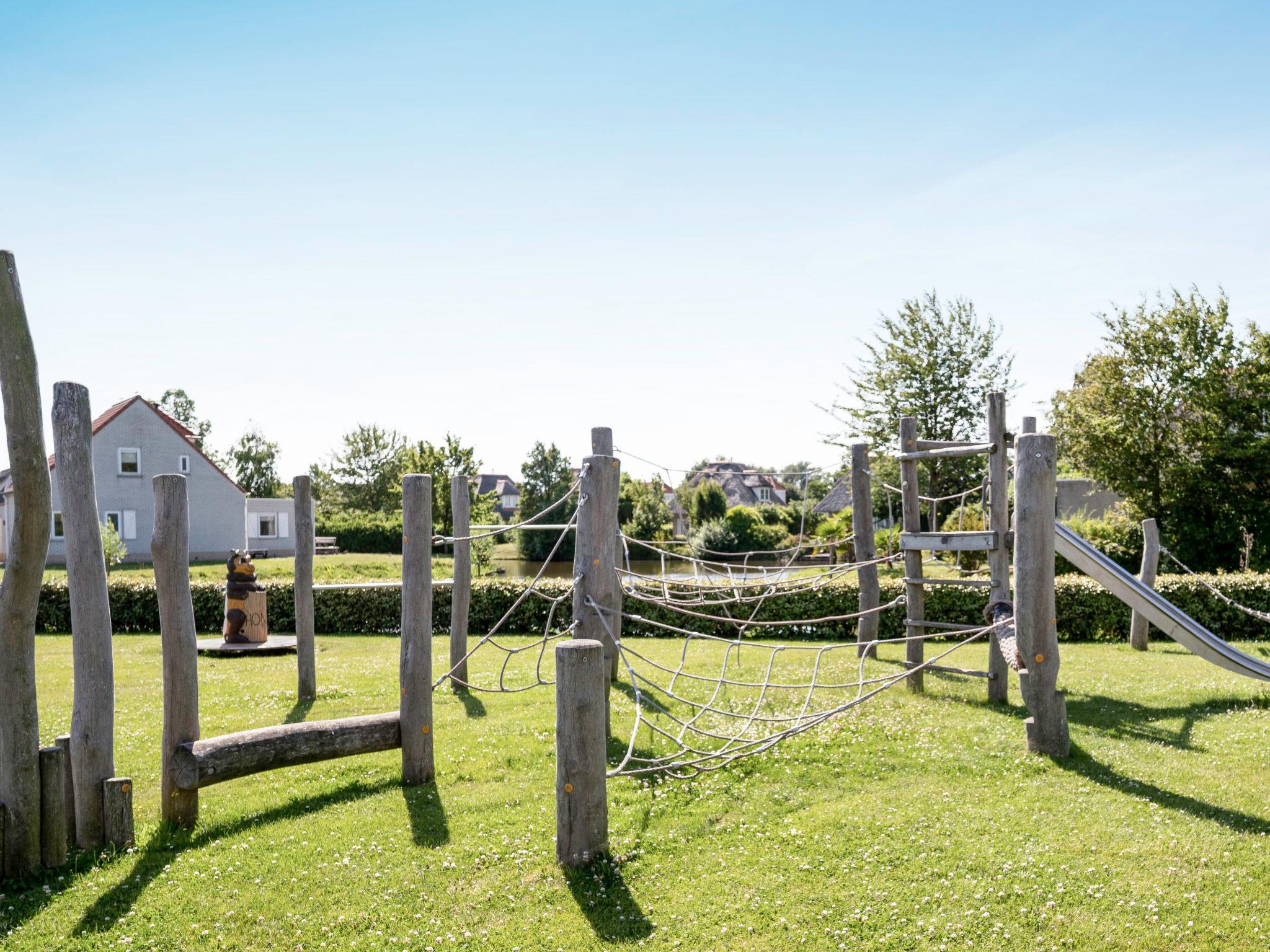 Photo 11 - Maison de 5 chambres à Hellevoetsluis avec piscine et vues à la mer