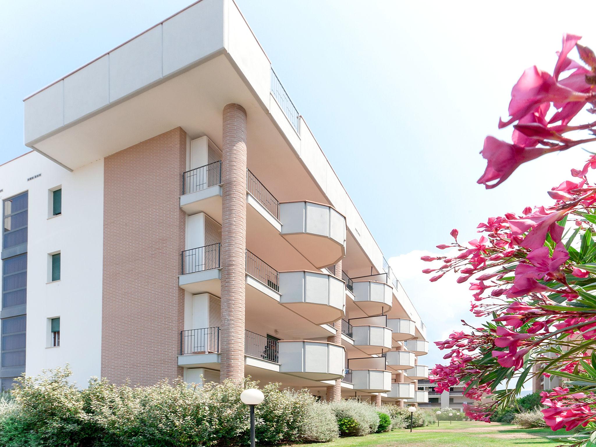 Photo 1 - Appartement de 2 chambres à San Vincenzo avec piscine et jardin