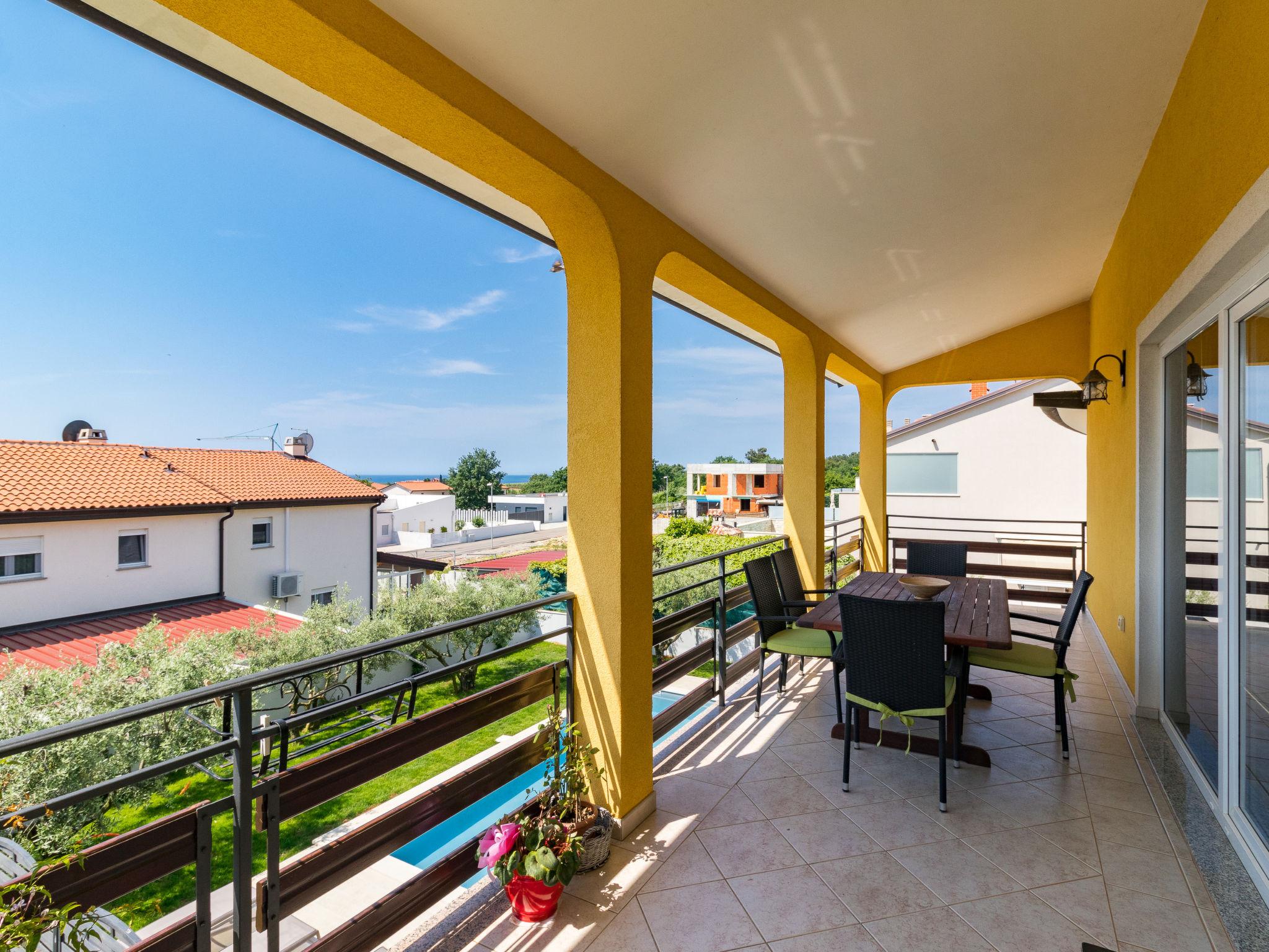 Photo 20 - Maison de 4 chambres à Novigrad avec piscine privée et vues à la mer