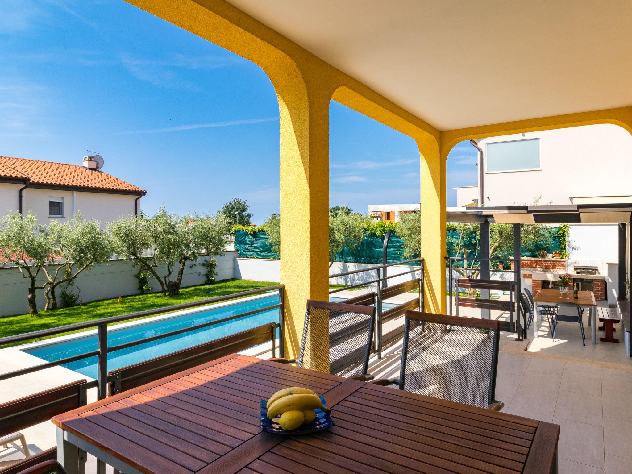 Foto 12 - Casa de 4 habitaciones en Novigrad con piscina privada y vistas al mar
