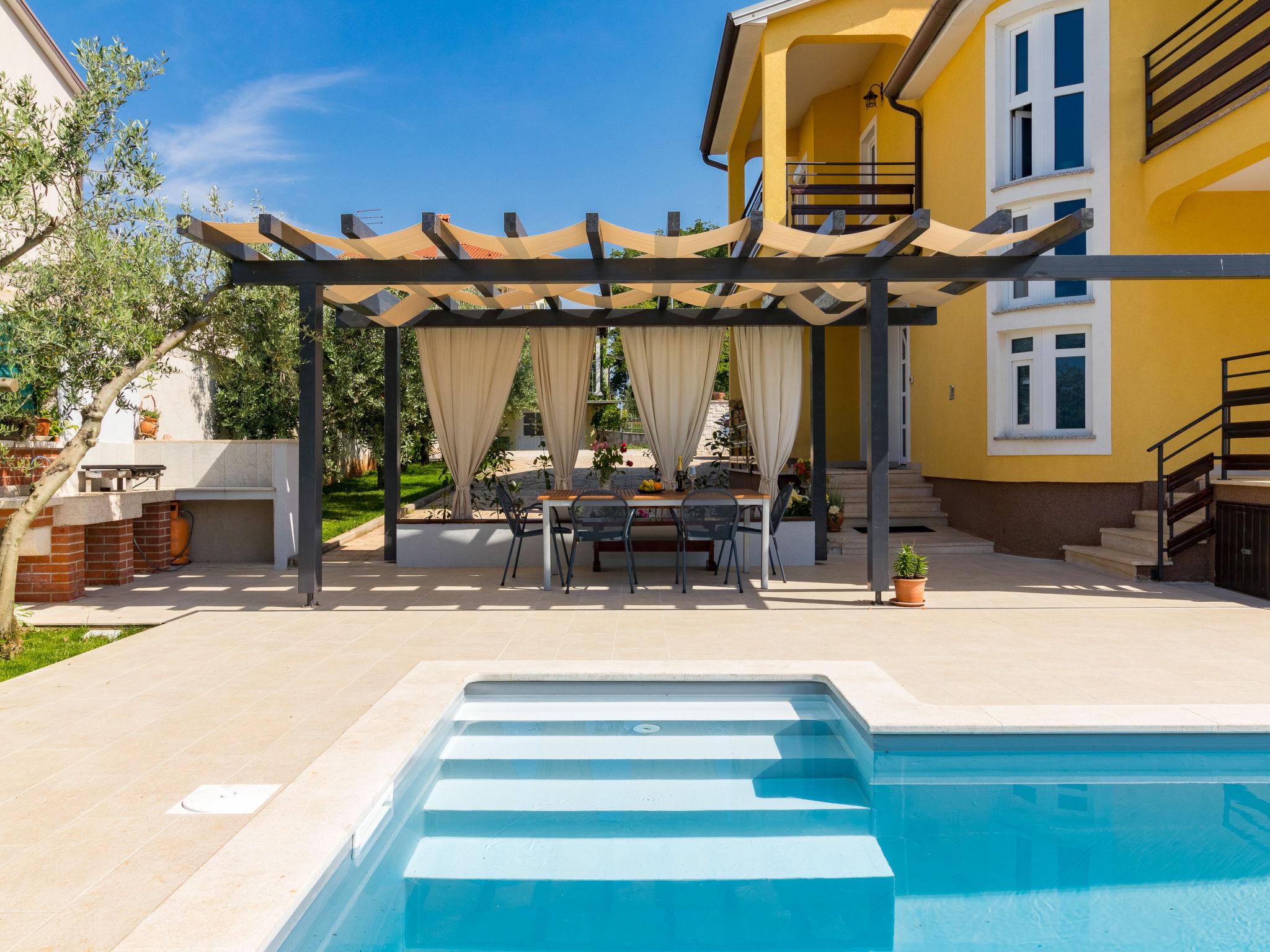 Foto 8 - Casa de 4 habitaciones en Novigrad con piscina privada y vistas al mar