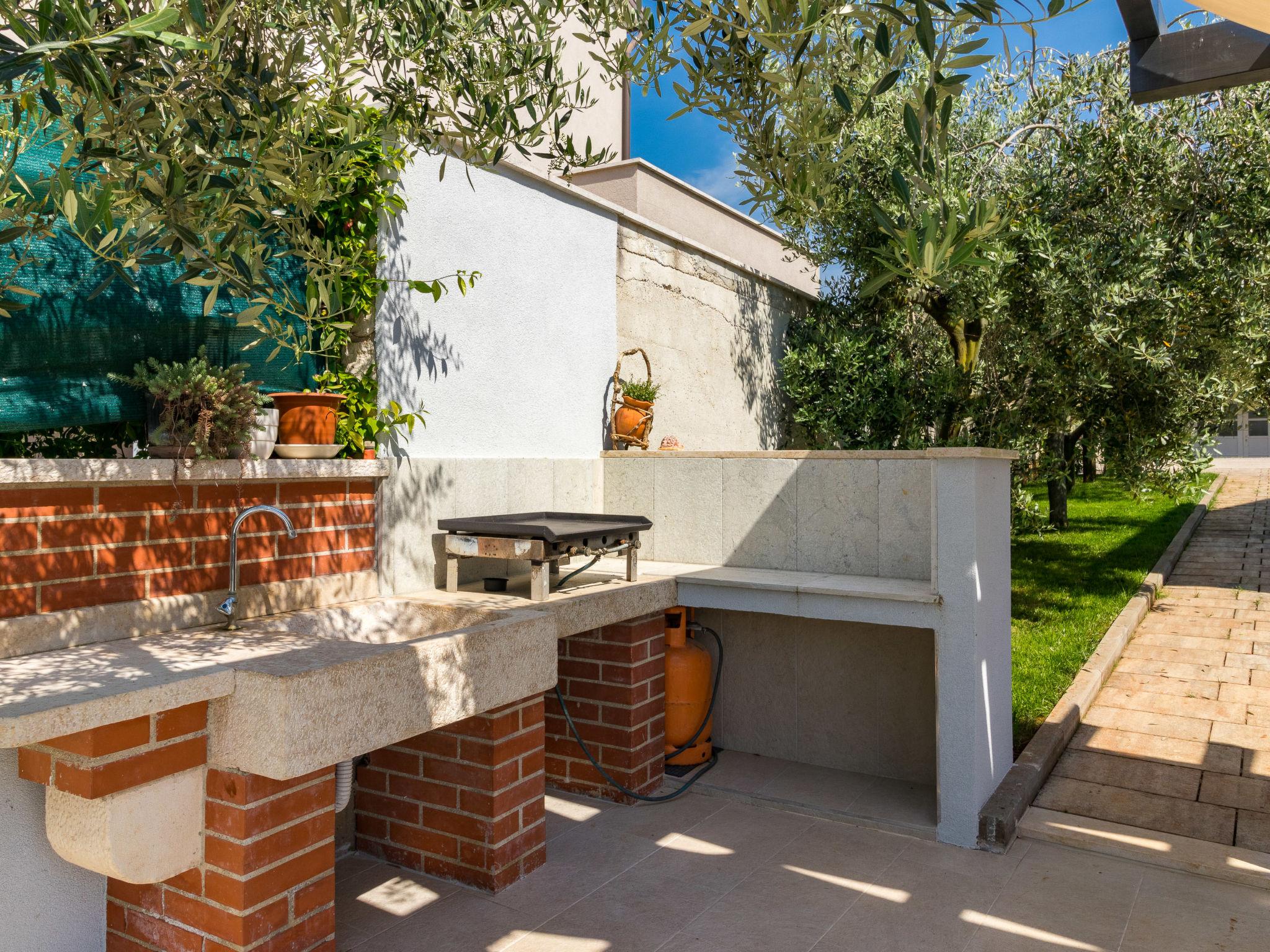 Photo 13 - Maison de 4 chambres à Novigrad avec piscine privée et jardin