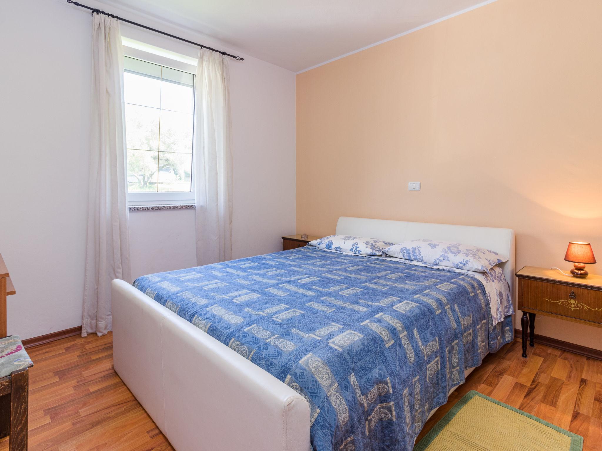 Foto 24 - Casa con 4 camere da letto a Novigrad con piscina privata e vista mare