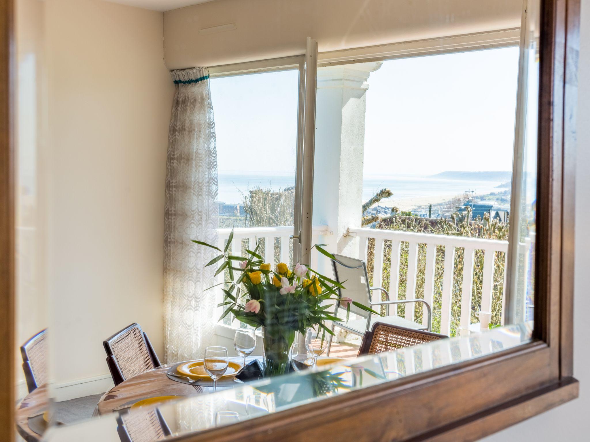 Foto 3 - Apartamento de 1 habitación en Trouville-sur-Mer con vistas al mar