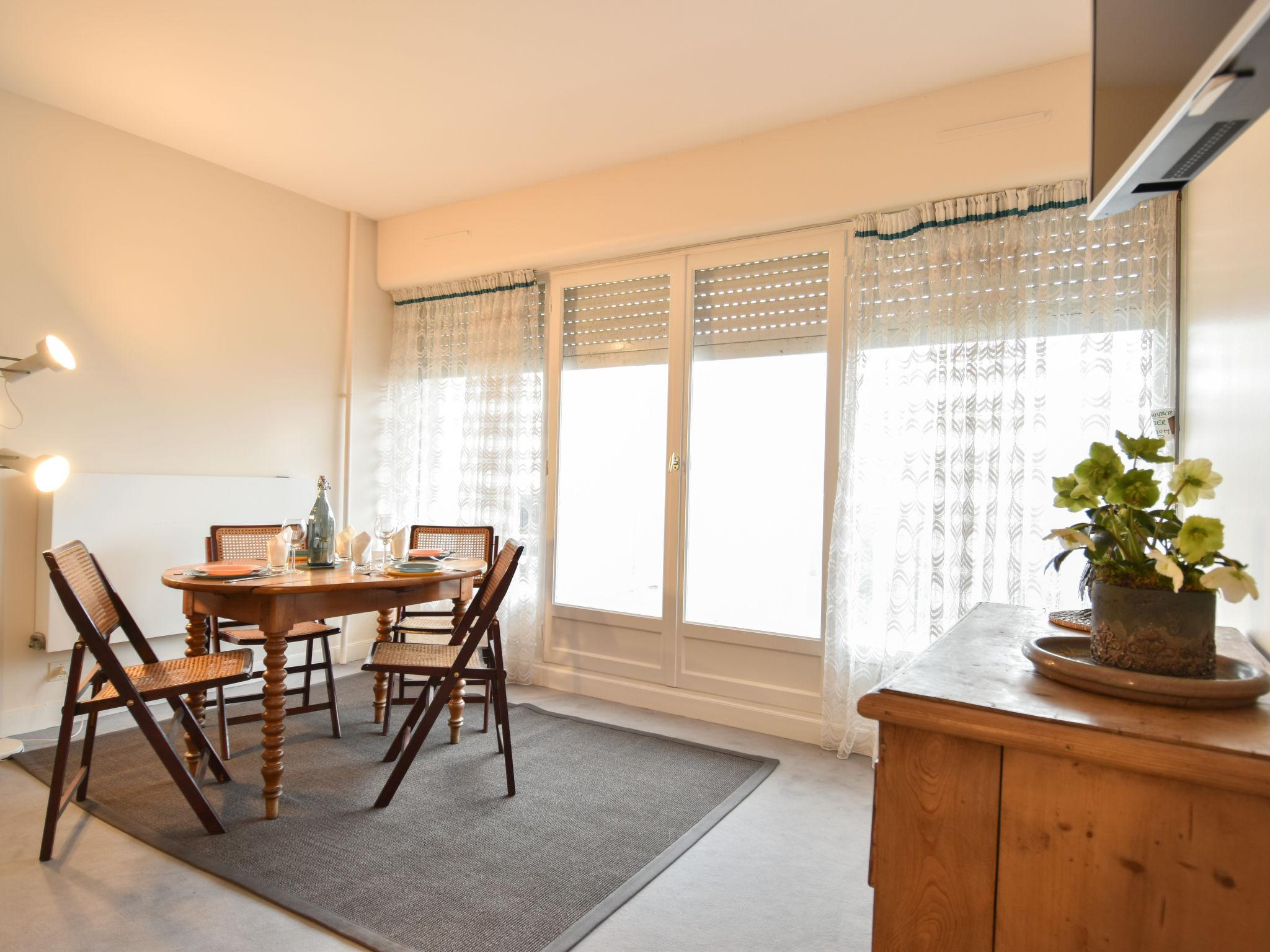 Foto 8 - Apartamento de 1 quarto em Trouville-sur-Mer com vistas do mar