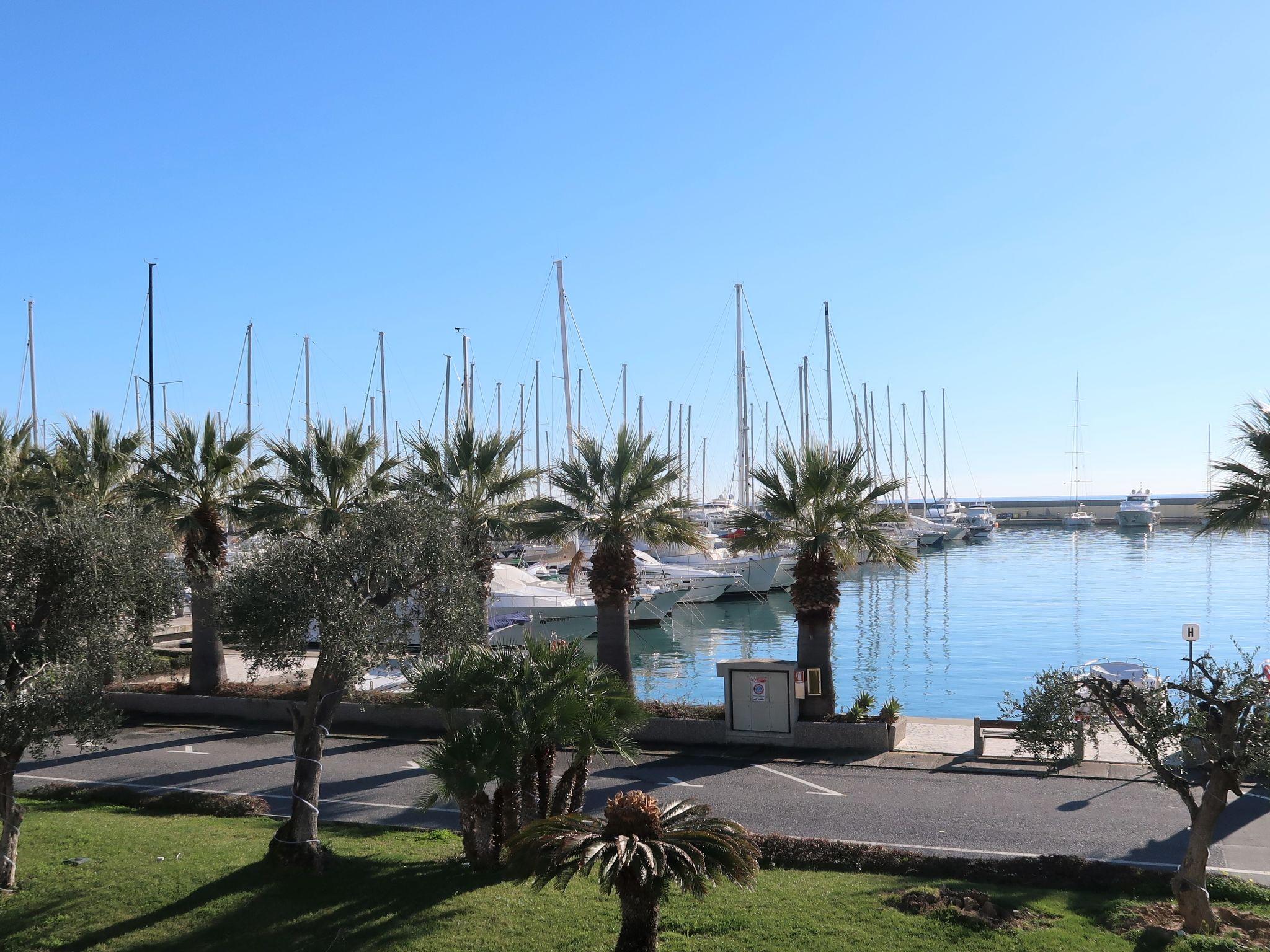 Foto 5 - Apartamento de 1 quarto em Santo Stefano al Mare com terraço e vistas do mar