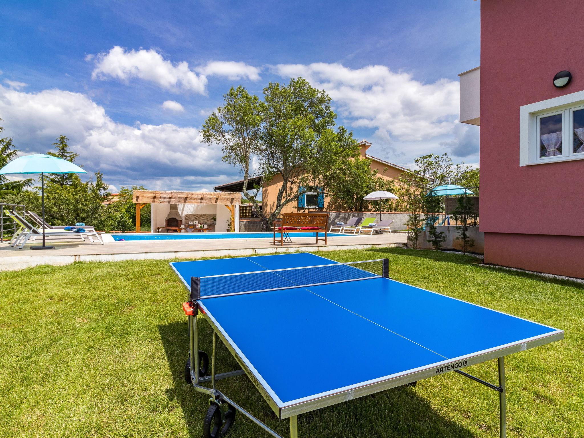 Photo 21 - Maison de 4 chambres à Tinjan avec piscine privée et terrasse