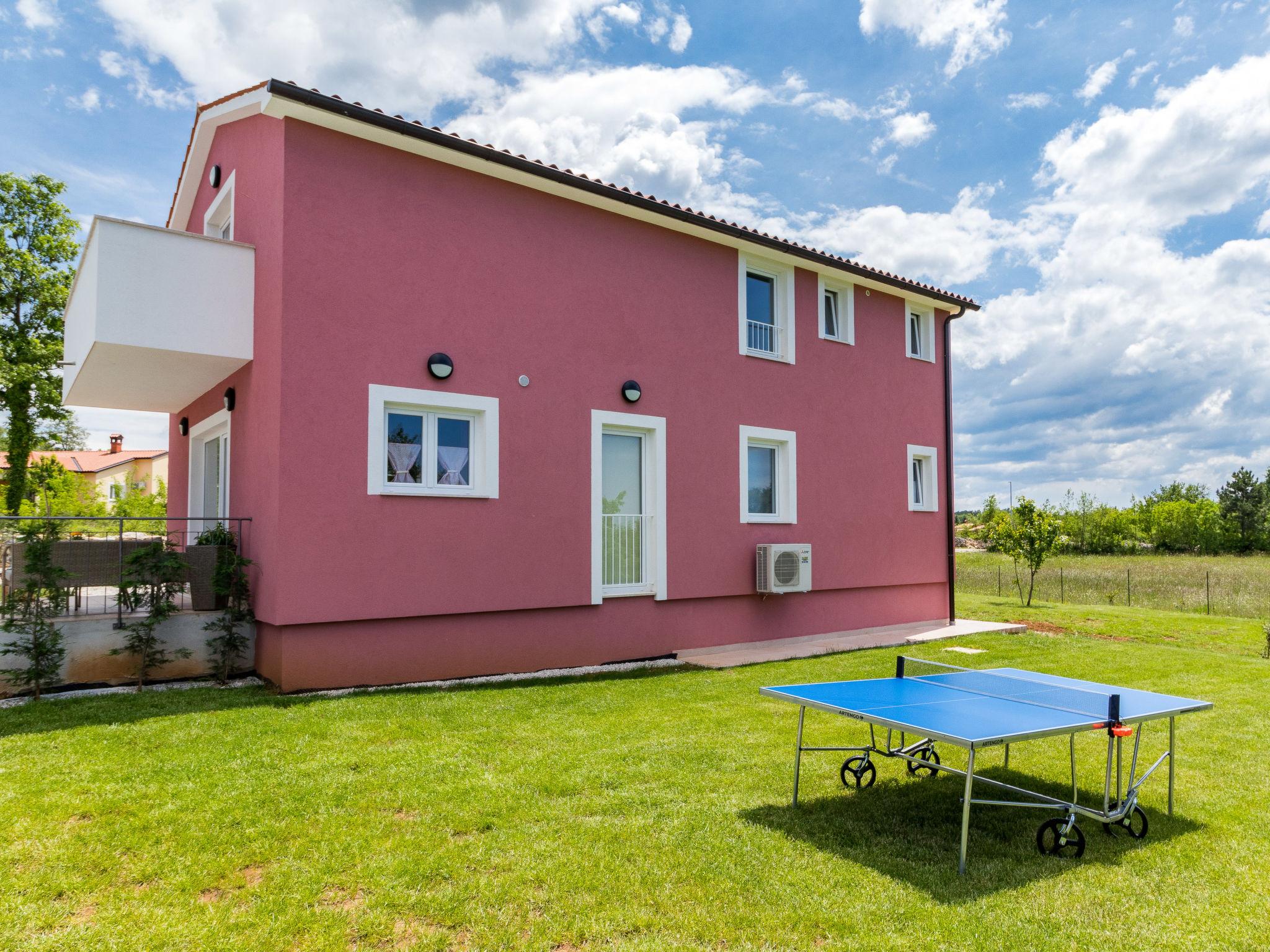 Foto 20 - Casa con 4 camere da letto a Tinjan con piscina privata e terrazza