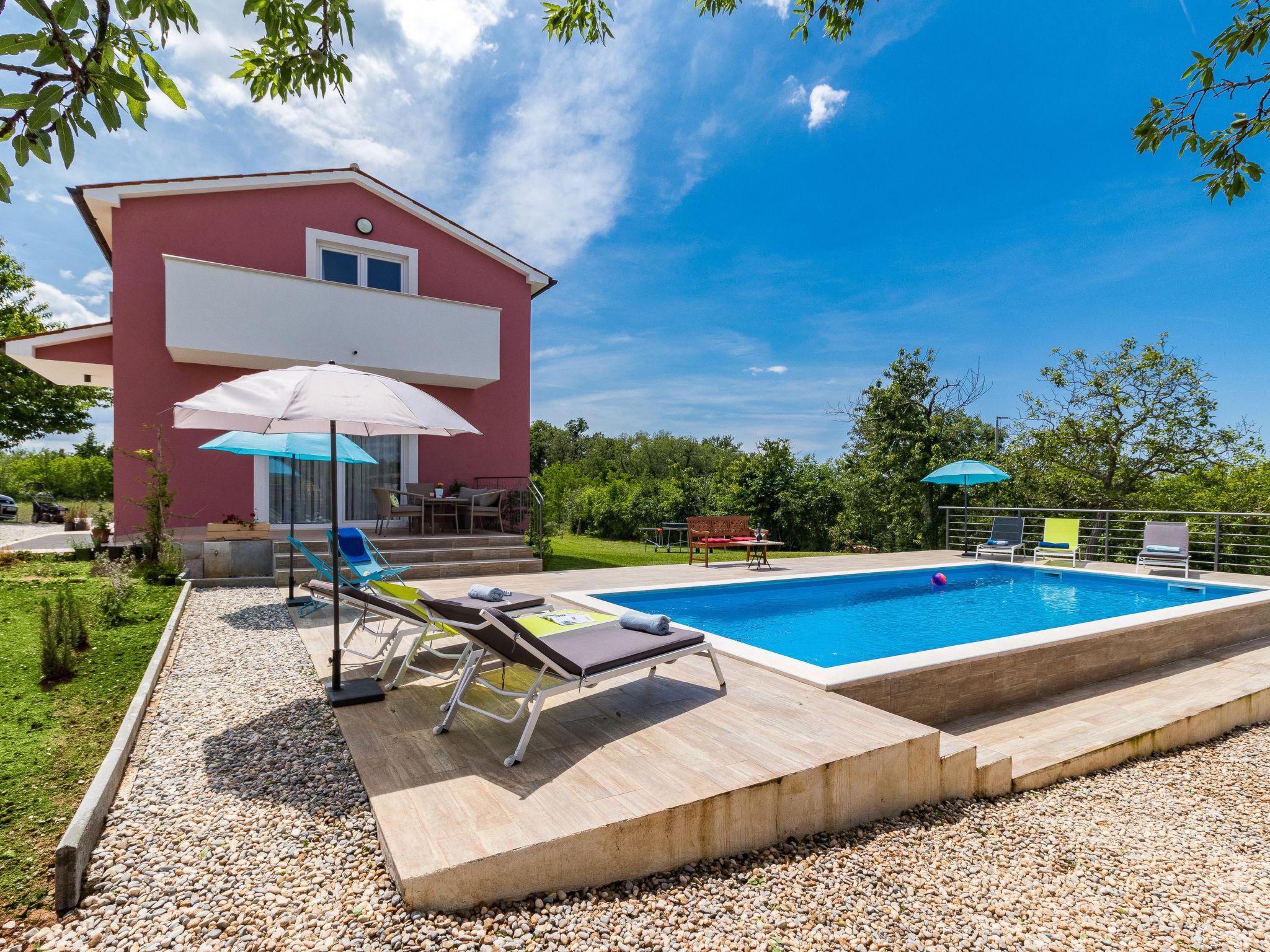 Photo 18 - Maison de 4 chambres à Tinjan avec piscine privée et jardin