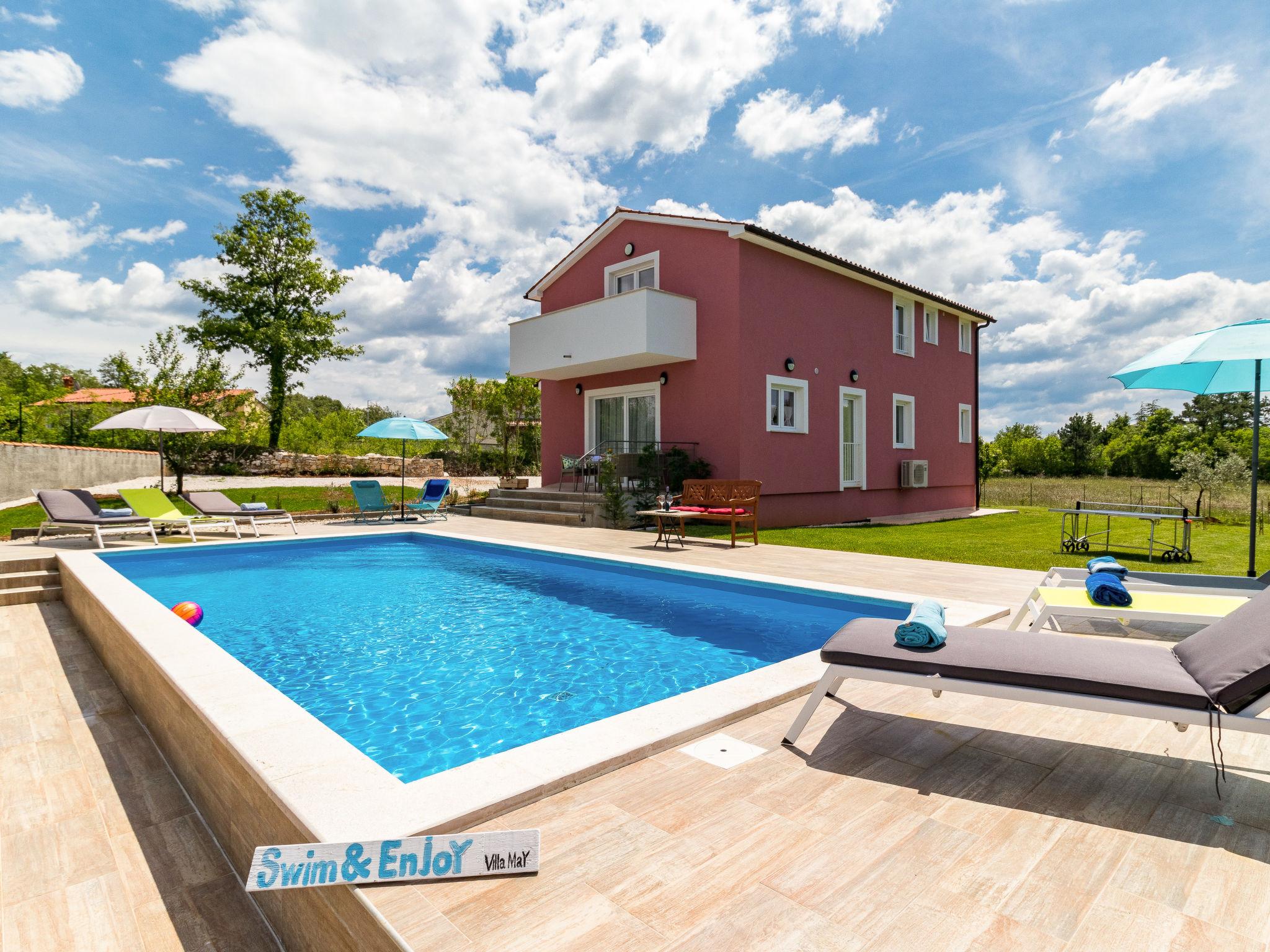 Foto 12 - Casa de 4 quartos em Tinjan com piscina privada e terraço