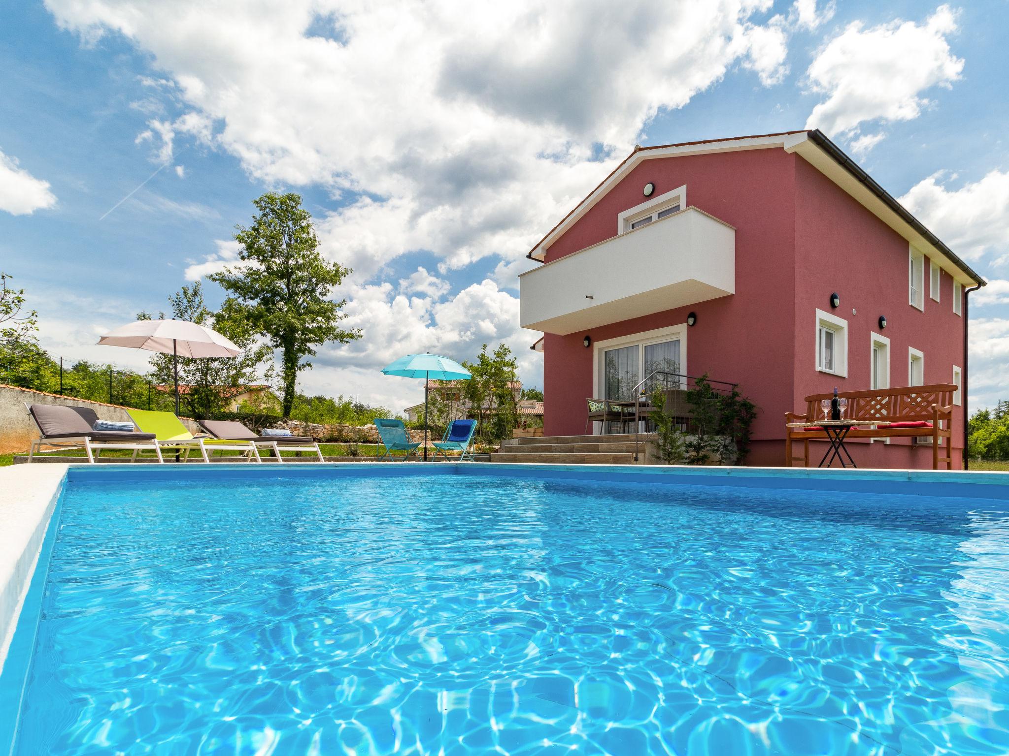 Foto 39 - Casa de 4 quartos em Tinjan com piscina privada e terraço