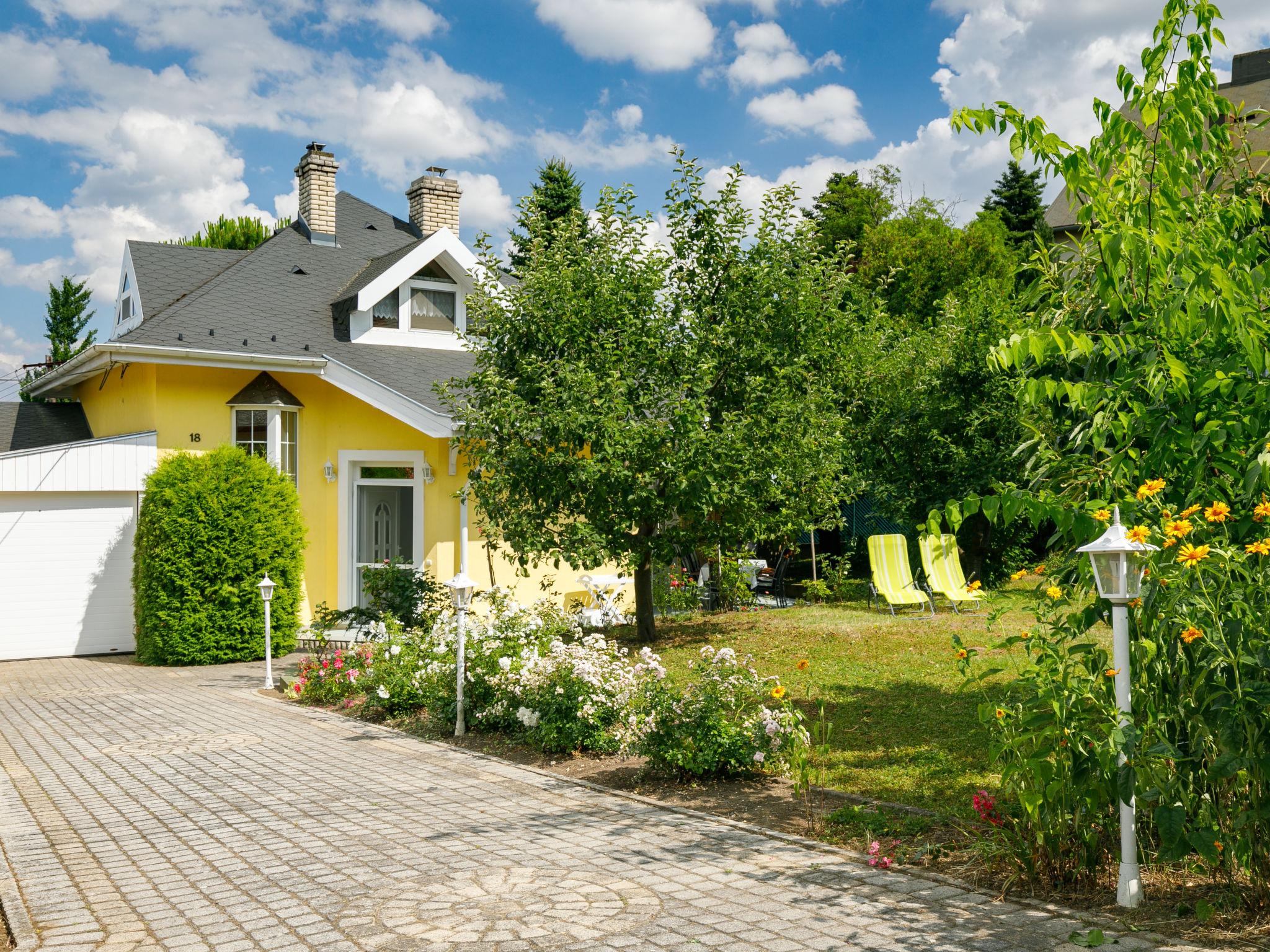 Photo 1 - Maison de 3 chambres à Fonyód avec jardin et vues à la mer