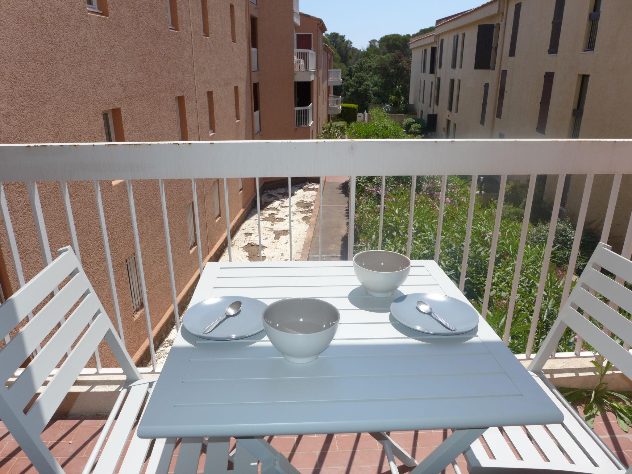 Foto 20 - Apartamento en Fréjus con jardín y terraza