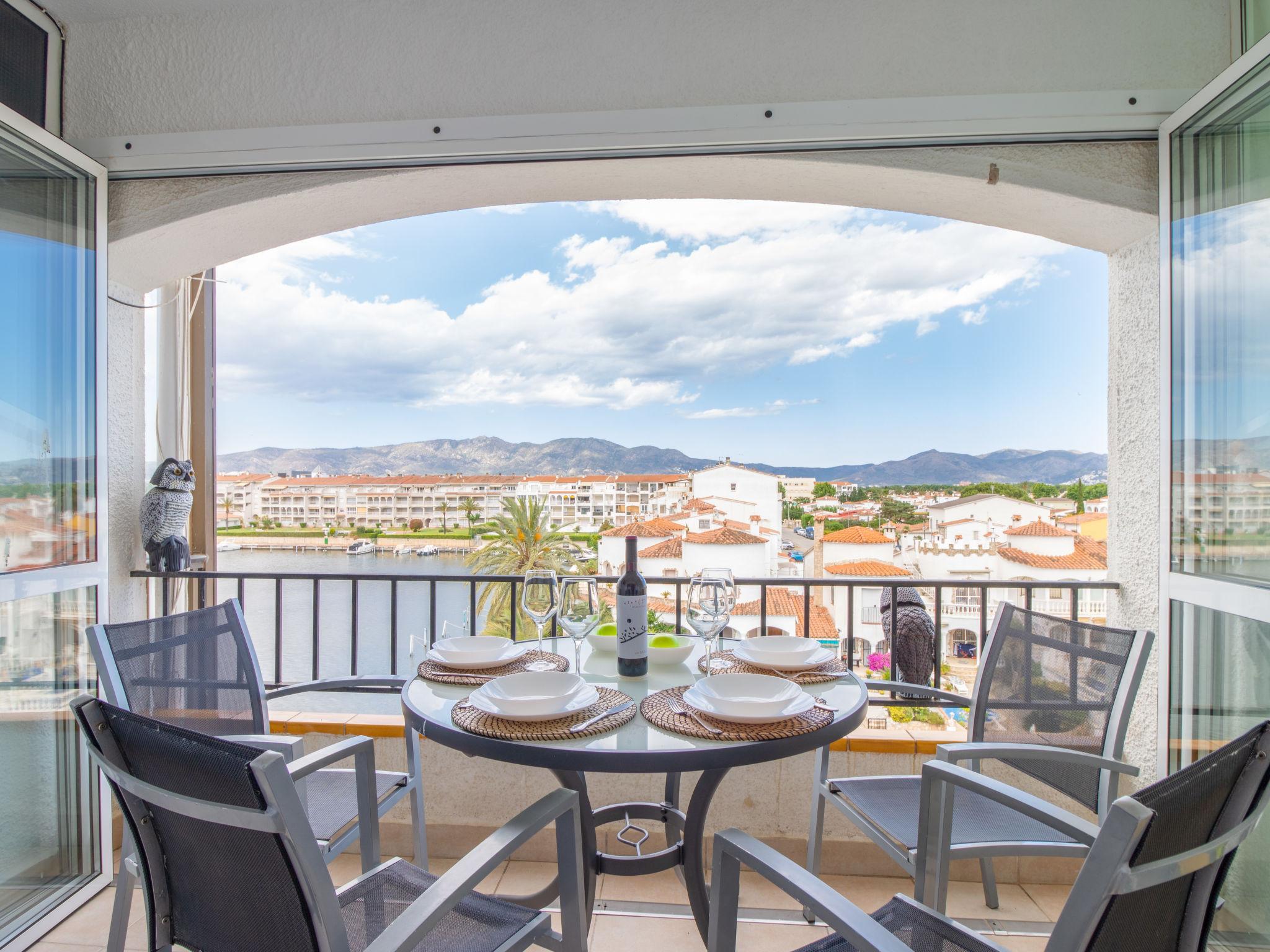 Foto 1 - Apartamento de 1 quarto em Castelló d'Empúries com piscina e vistas do mar